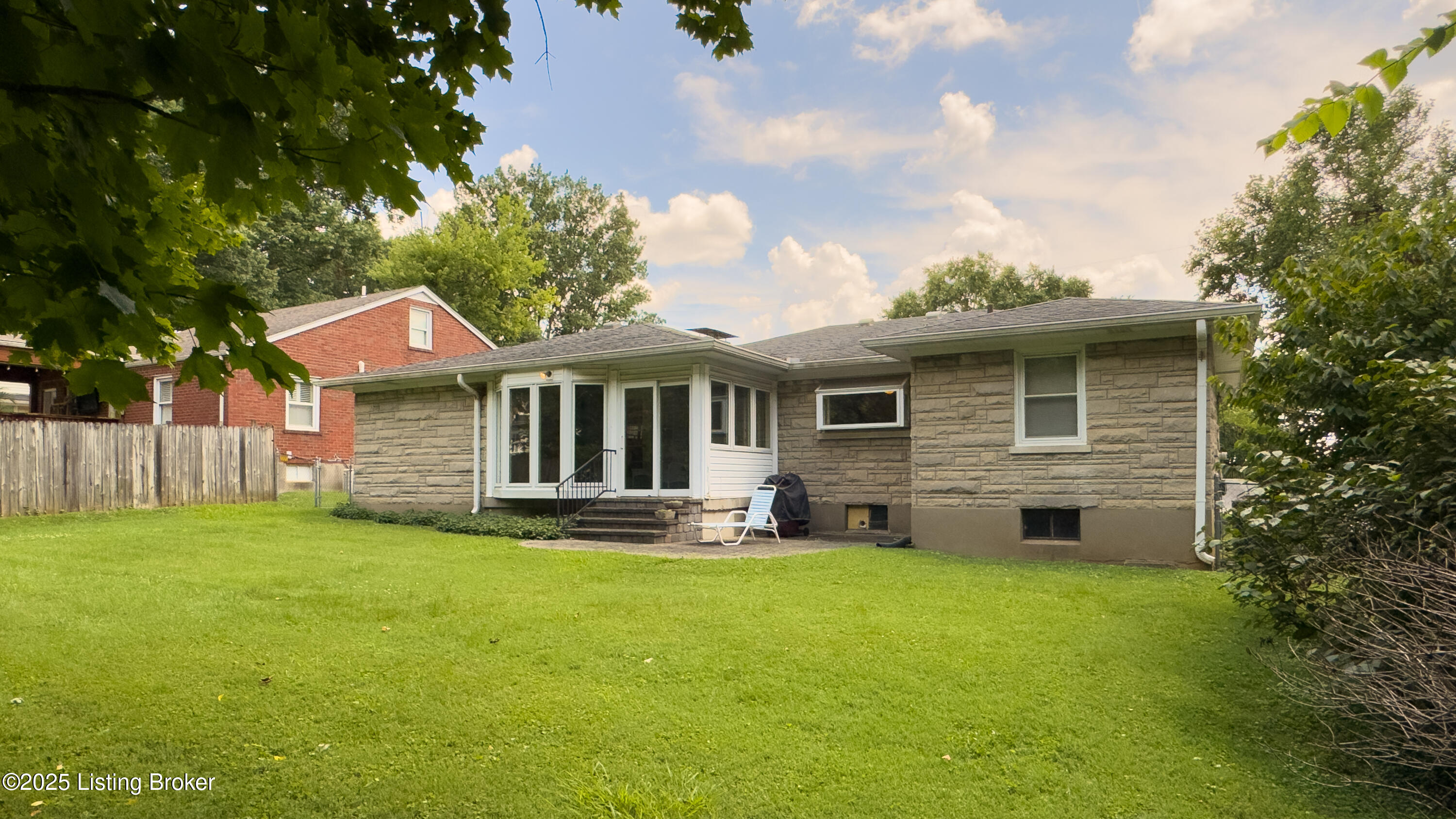 3112 Lakeview Dr