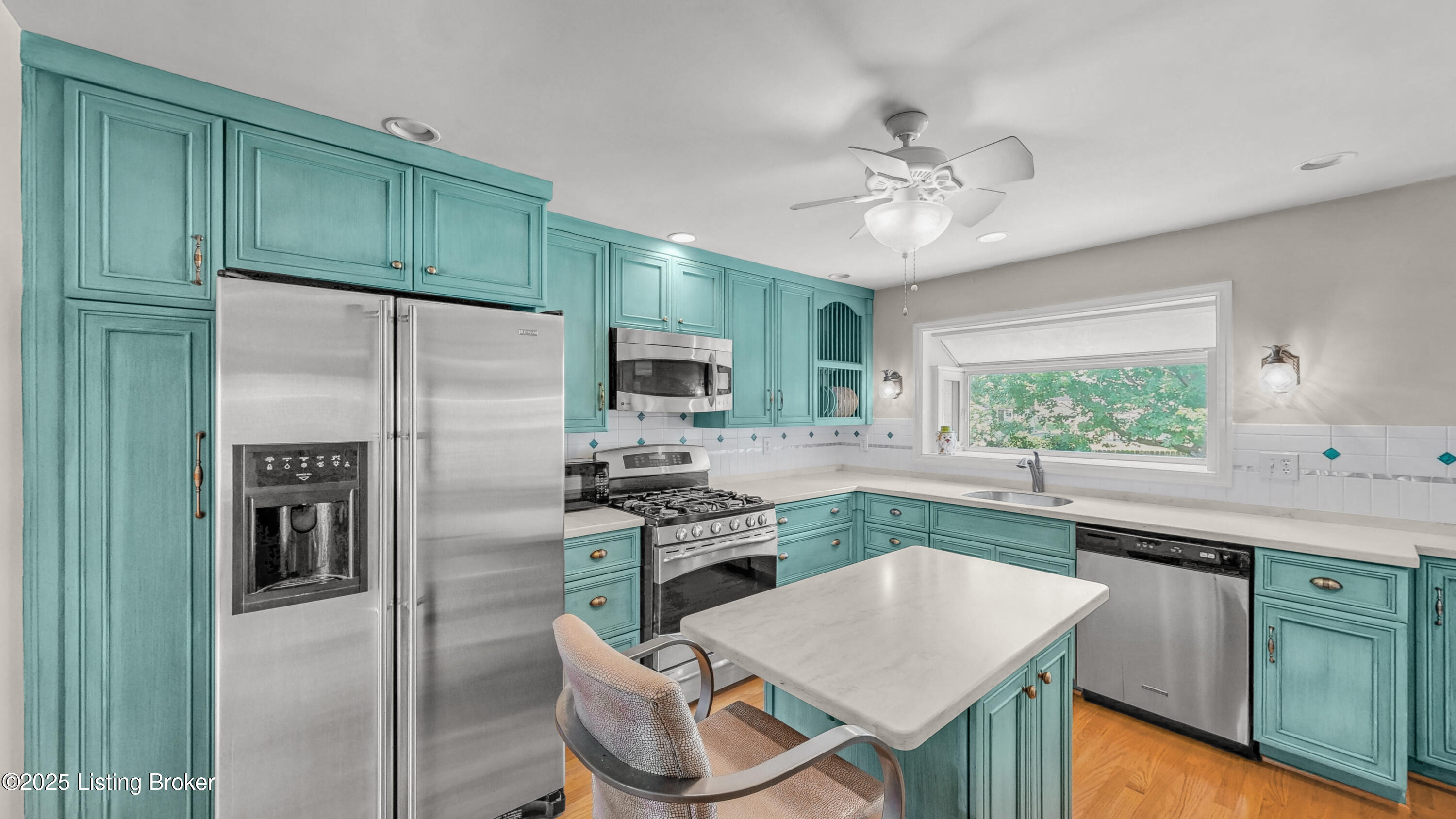 3112 Lakeview Dr