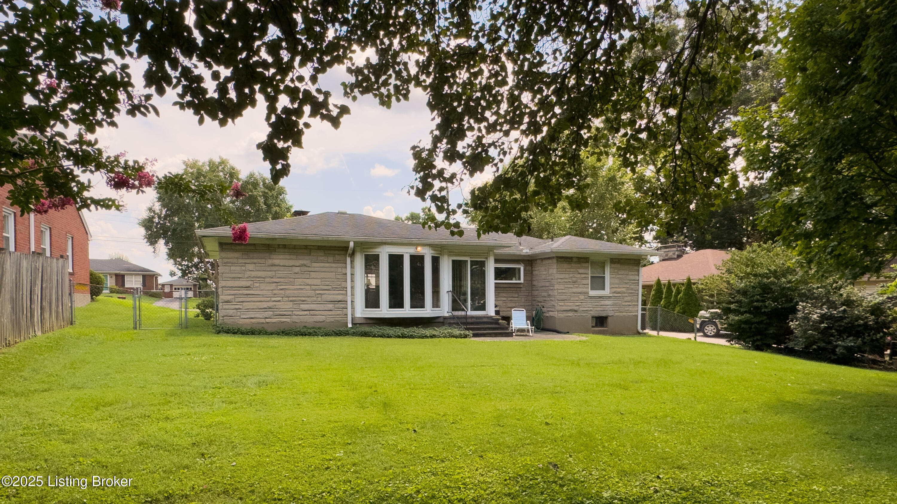 3112 Lakeview Dr