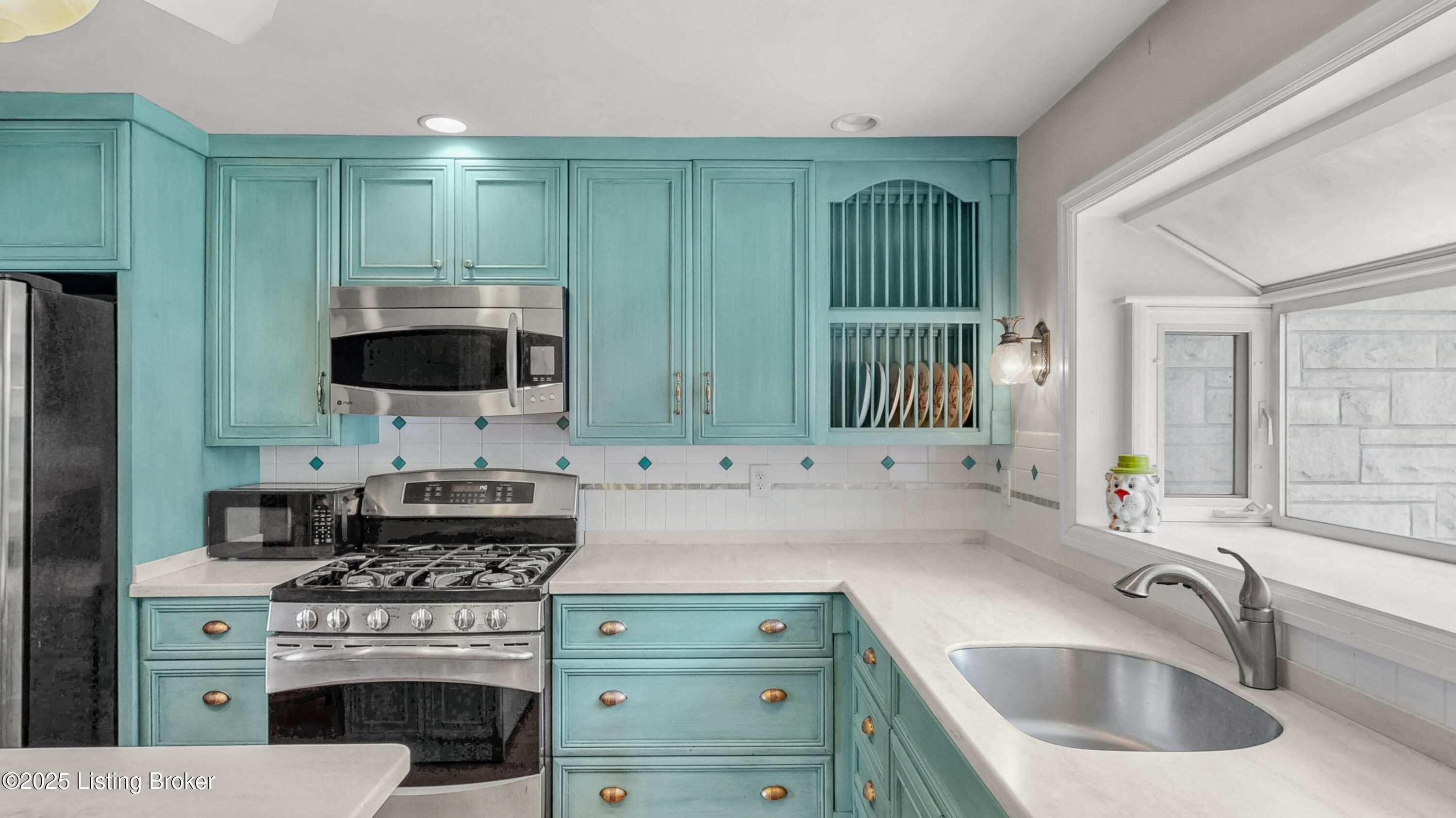 3112 Lakeview Dr