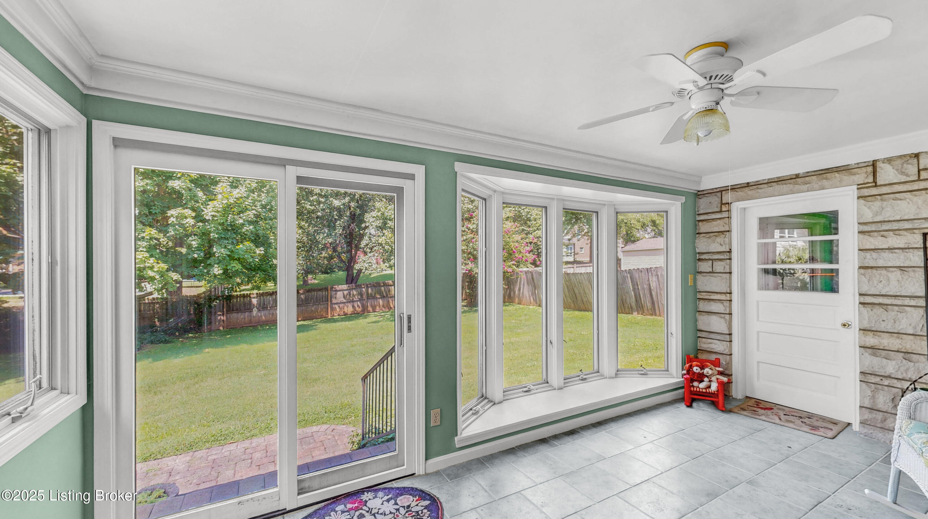 3112 Lakeview Dr