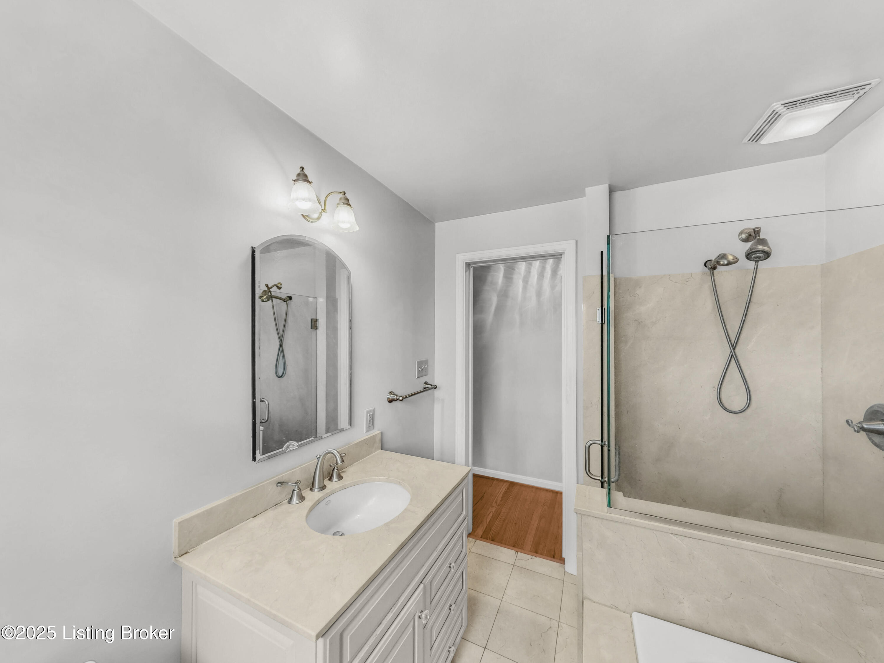 3112 Lakeview Dr