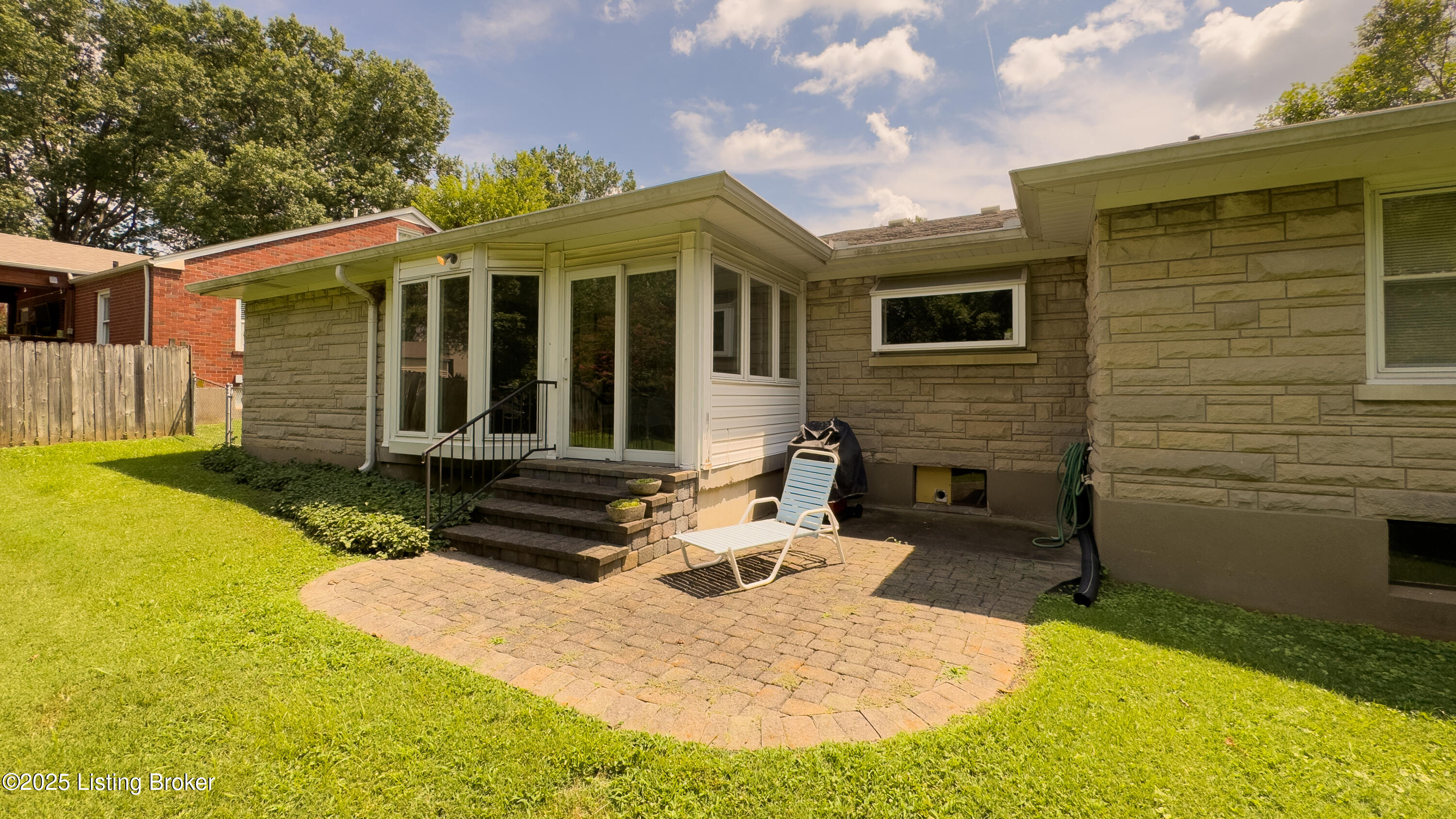 3112 Lakeview Dr
