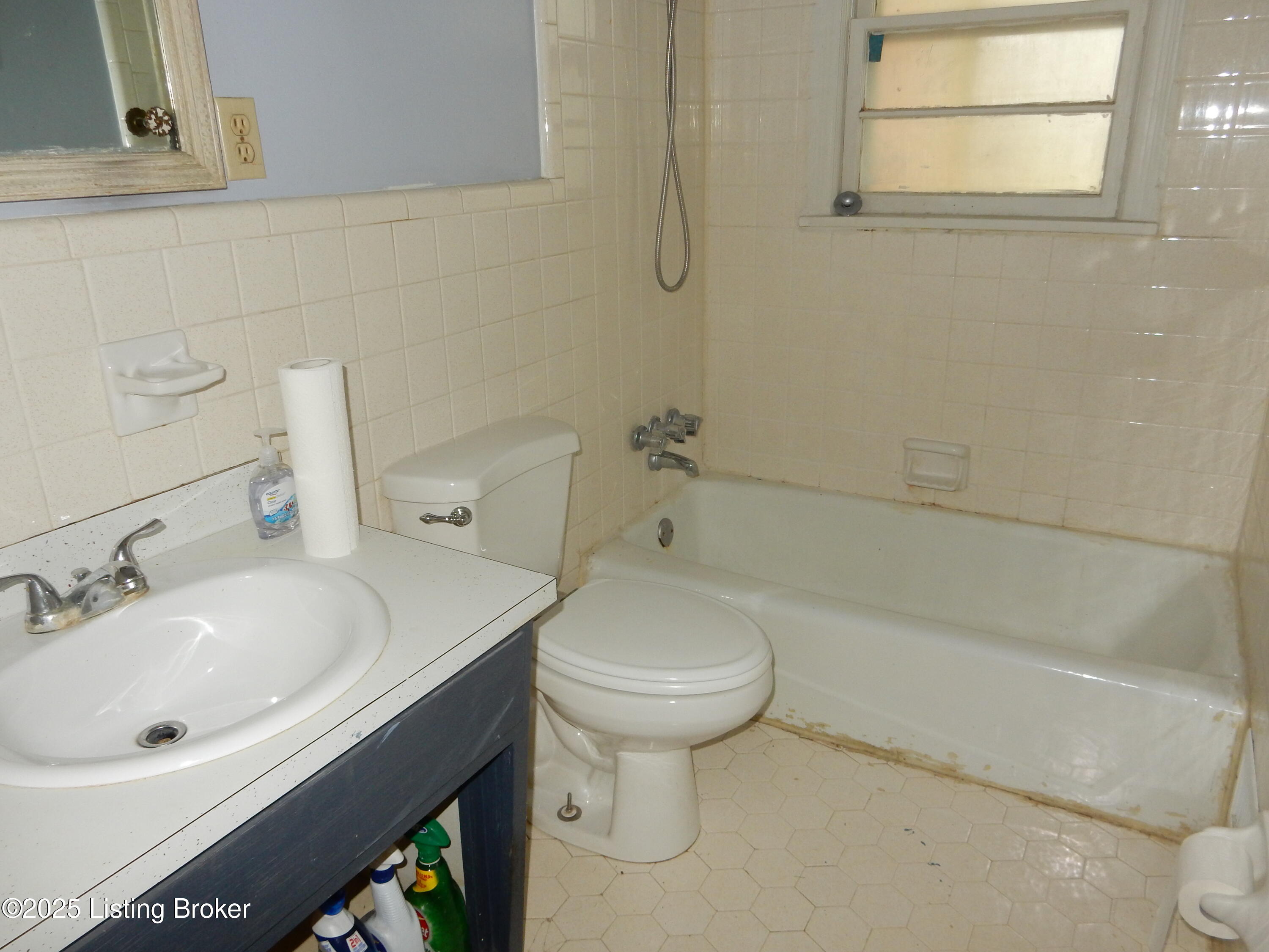 142 Short St