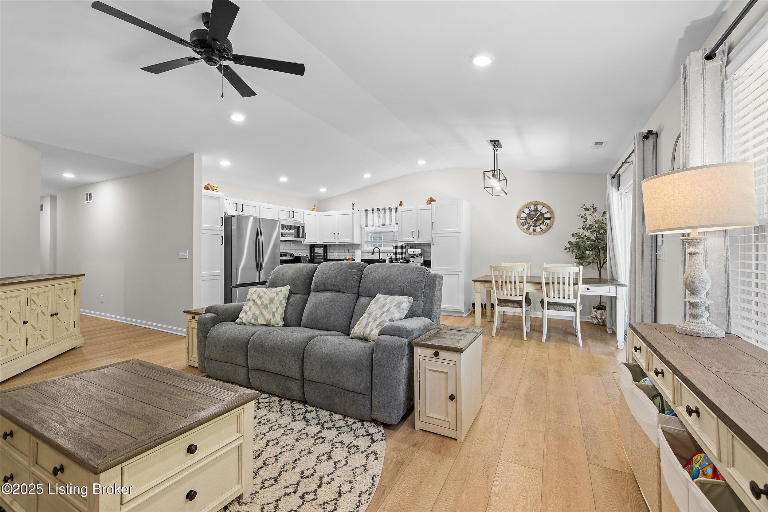 225 Tex Ave