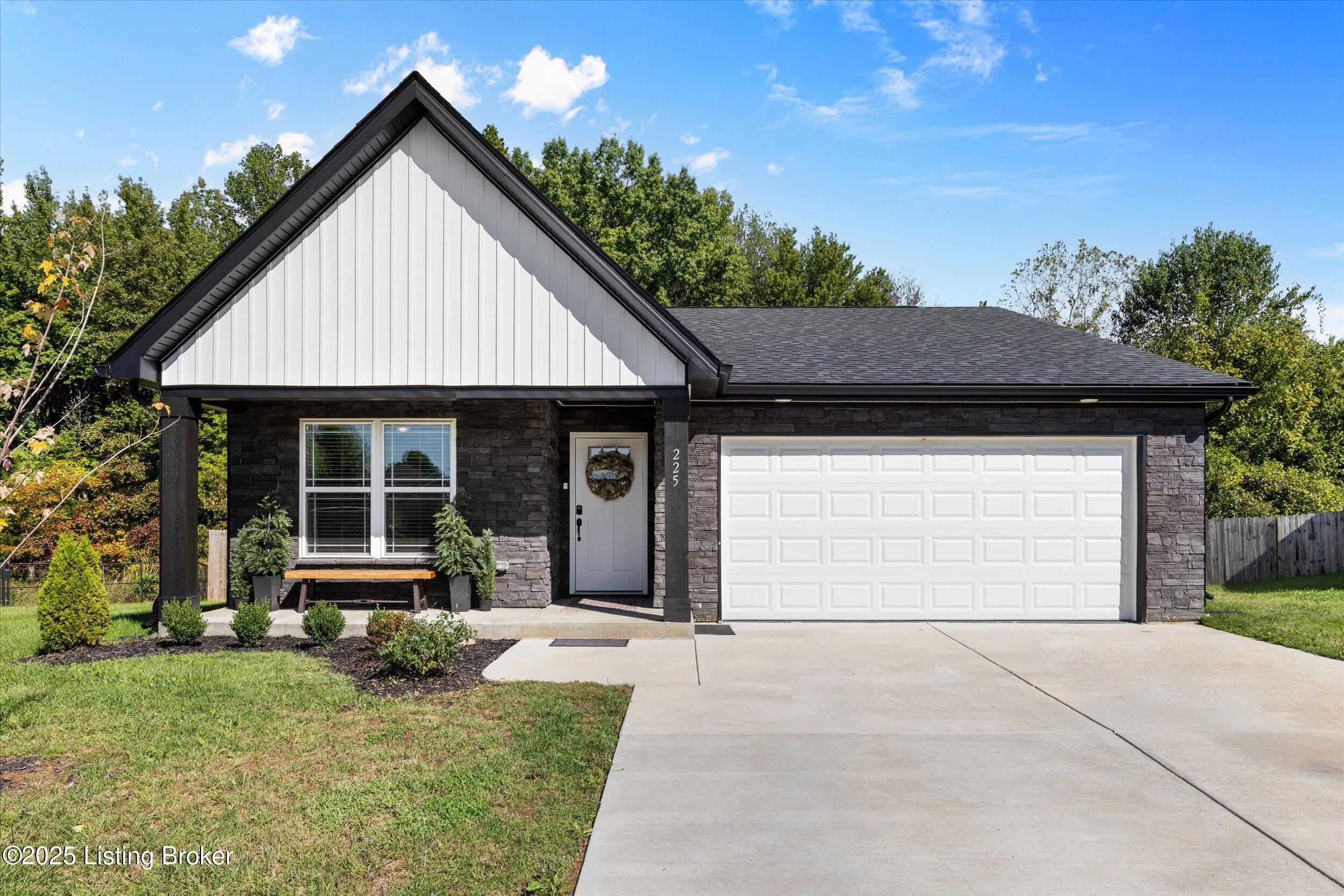 225 Tex Ave