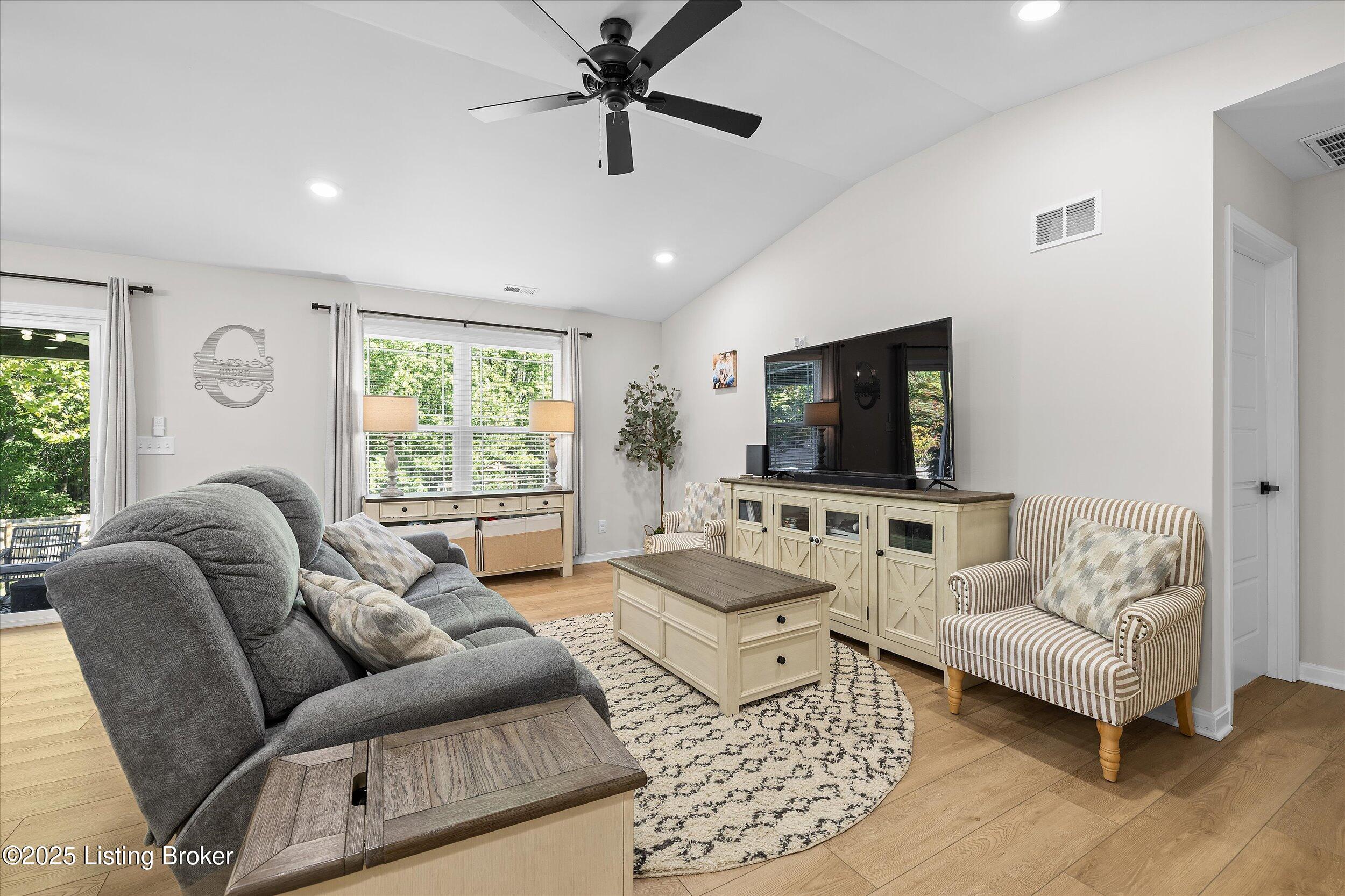 225 Tex Ave