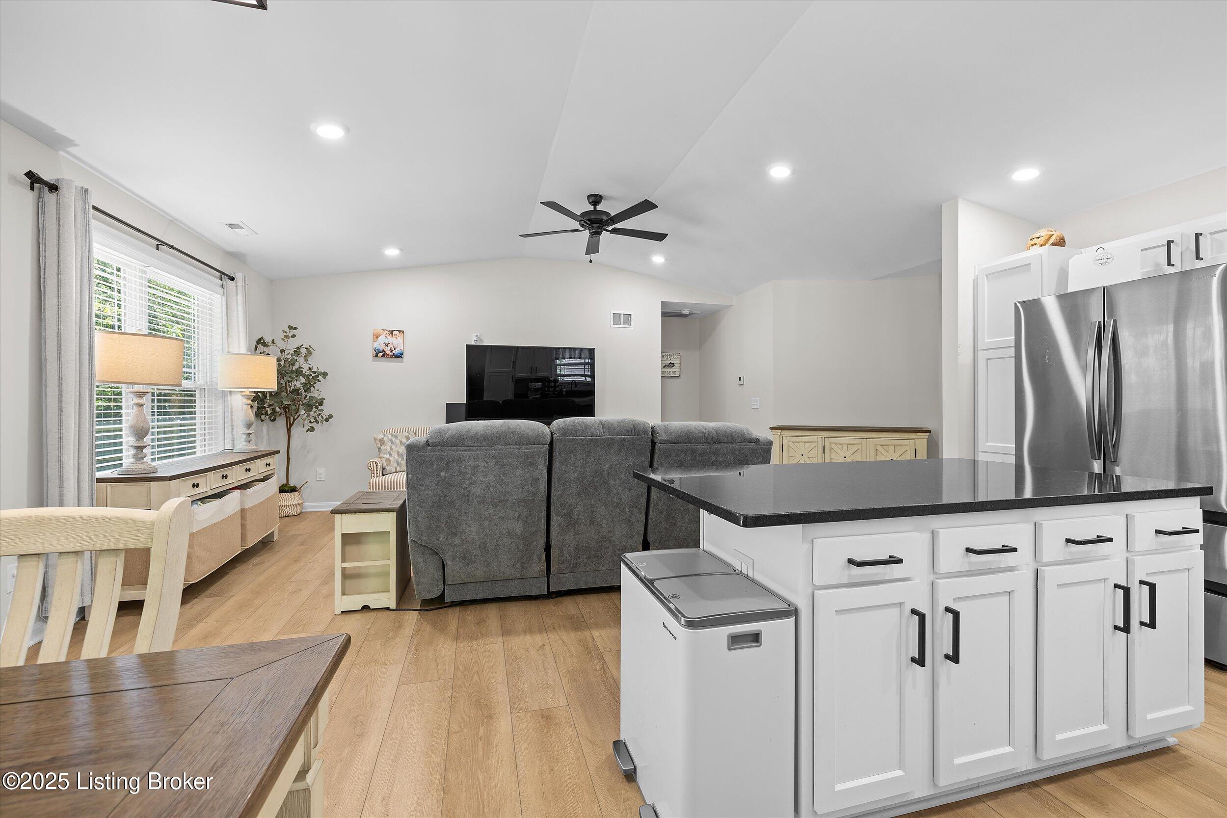 225 Tex Ave