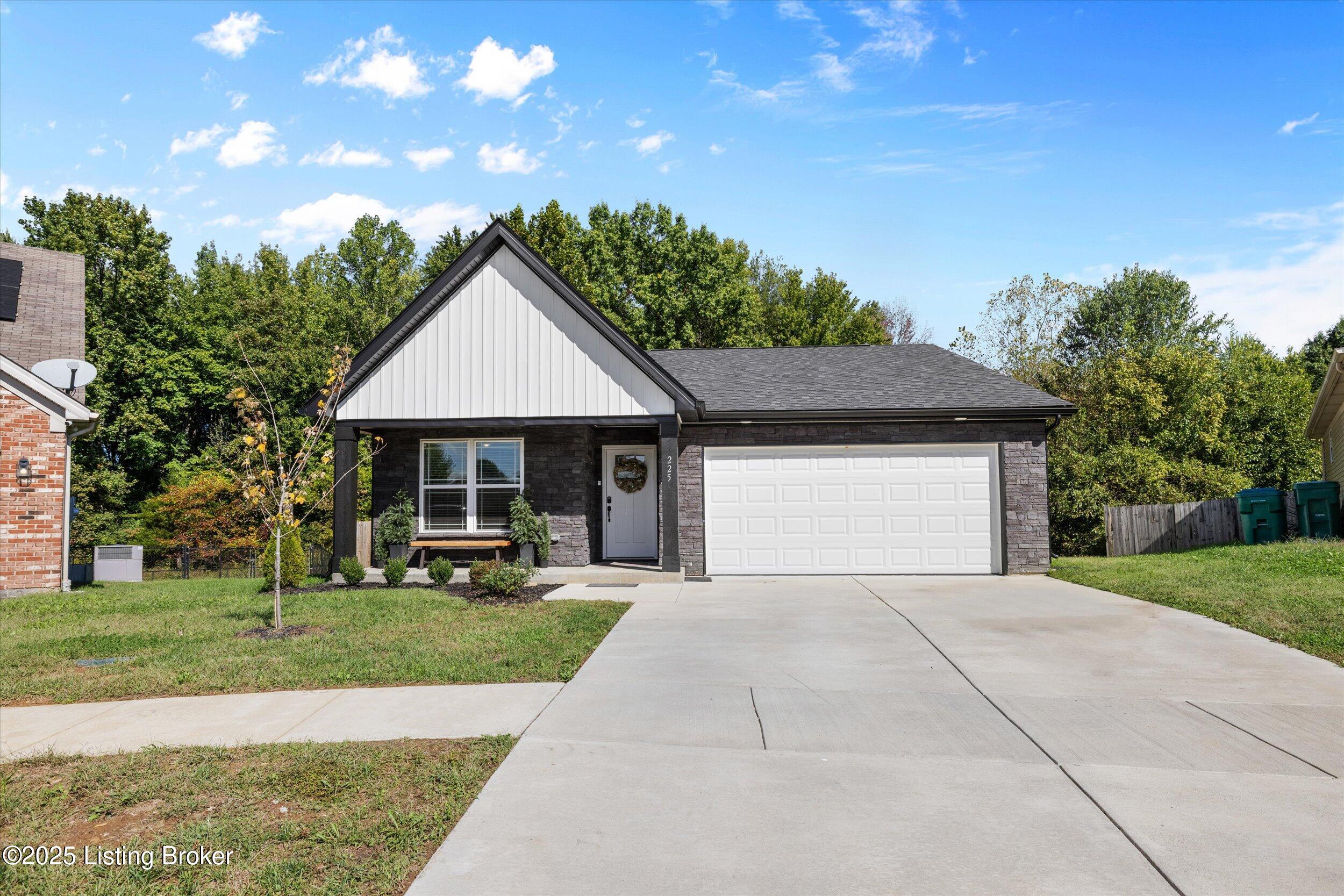 225 Tex Ave