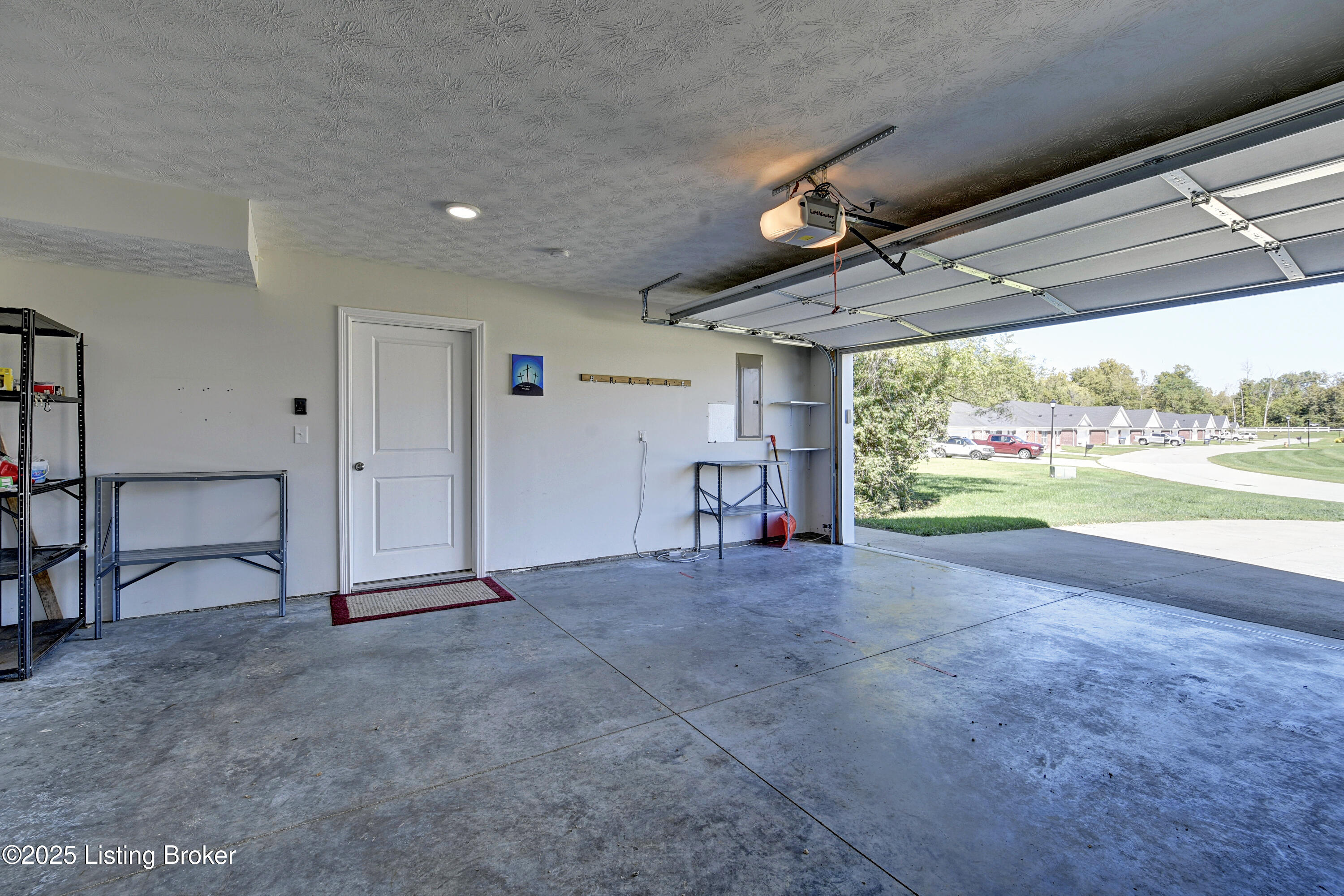 6648 Woods Mill Dr