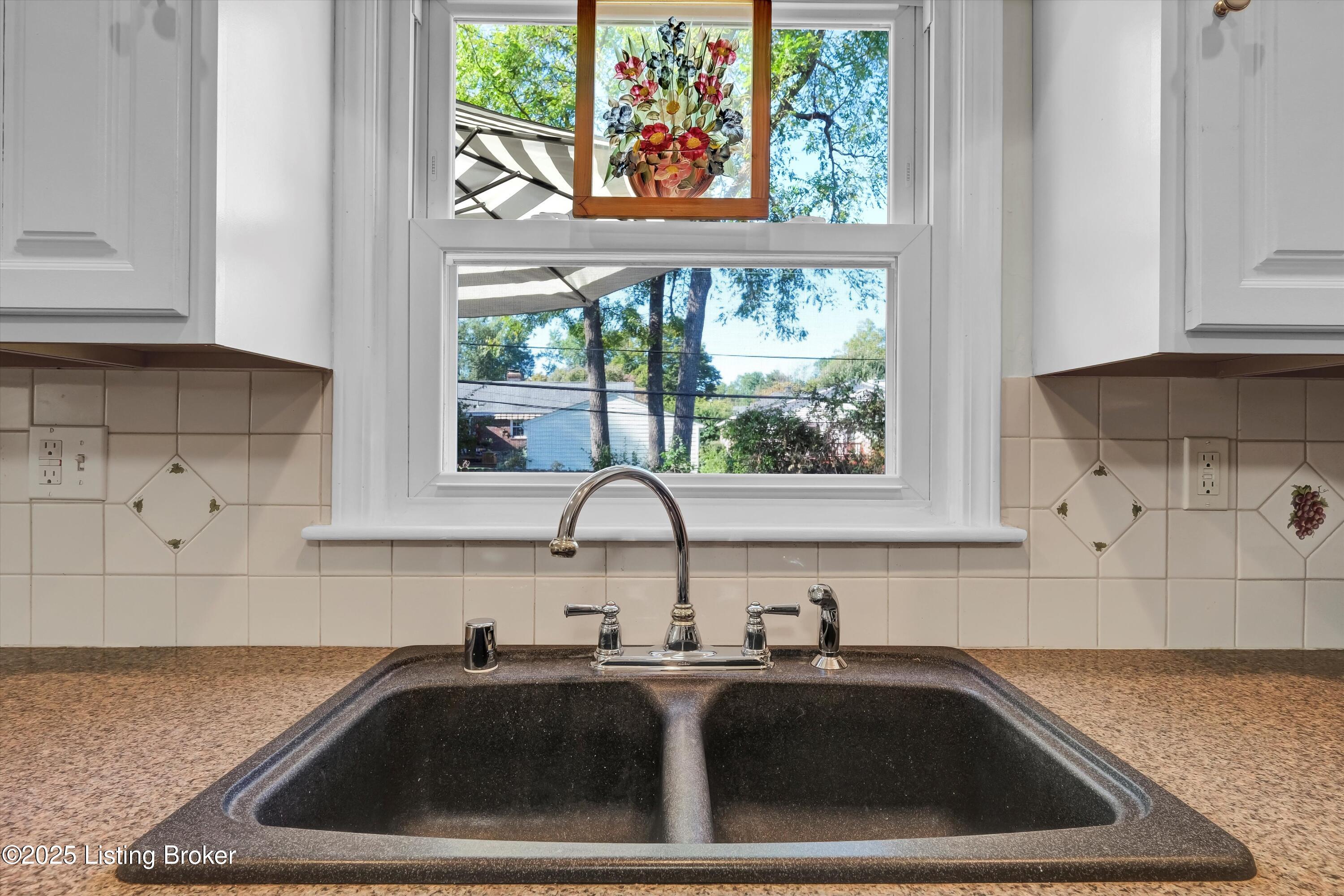 318 Castleview Dr
