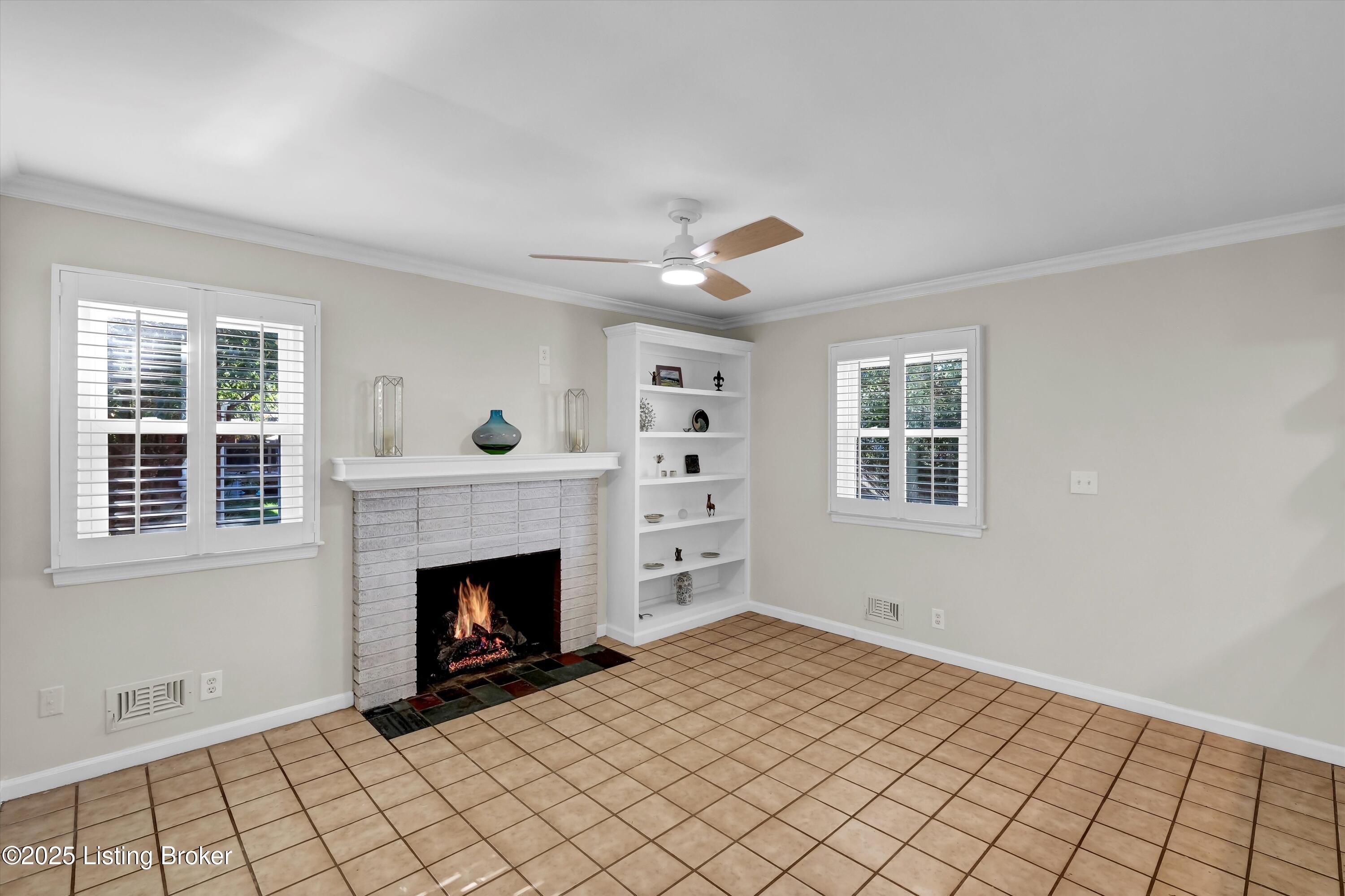 318 Castleview Dr