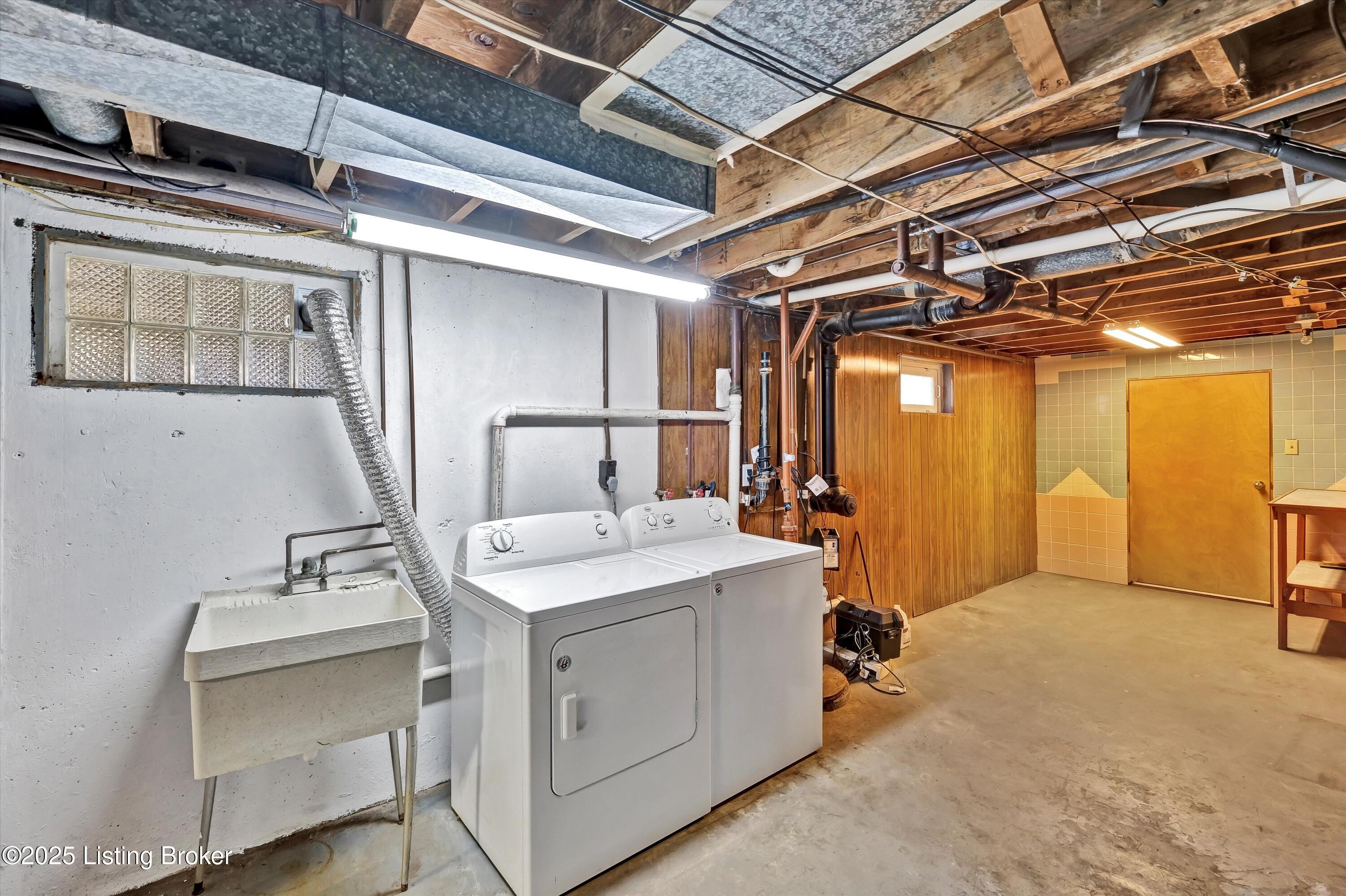 318 Castleview Dr
