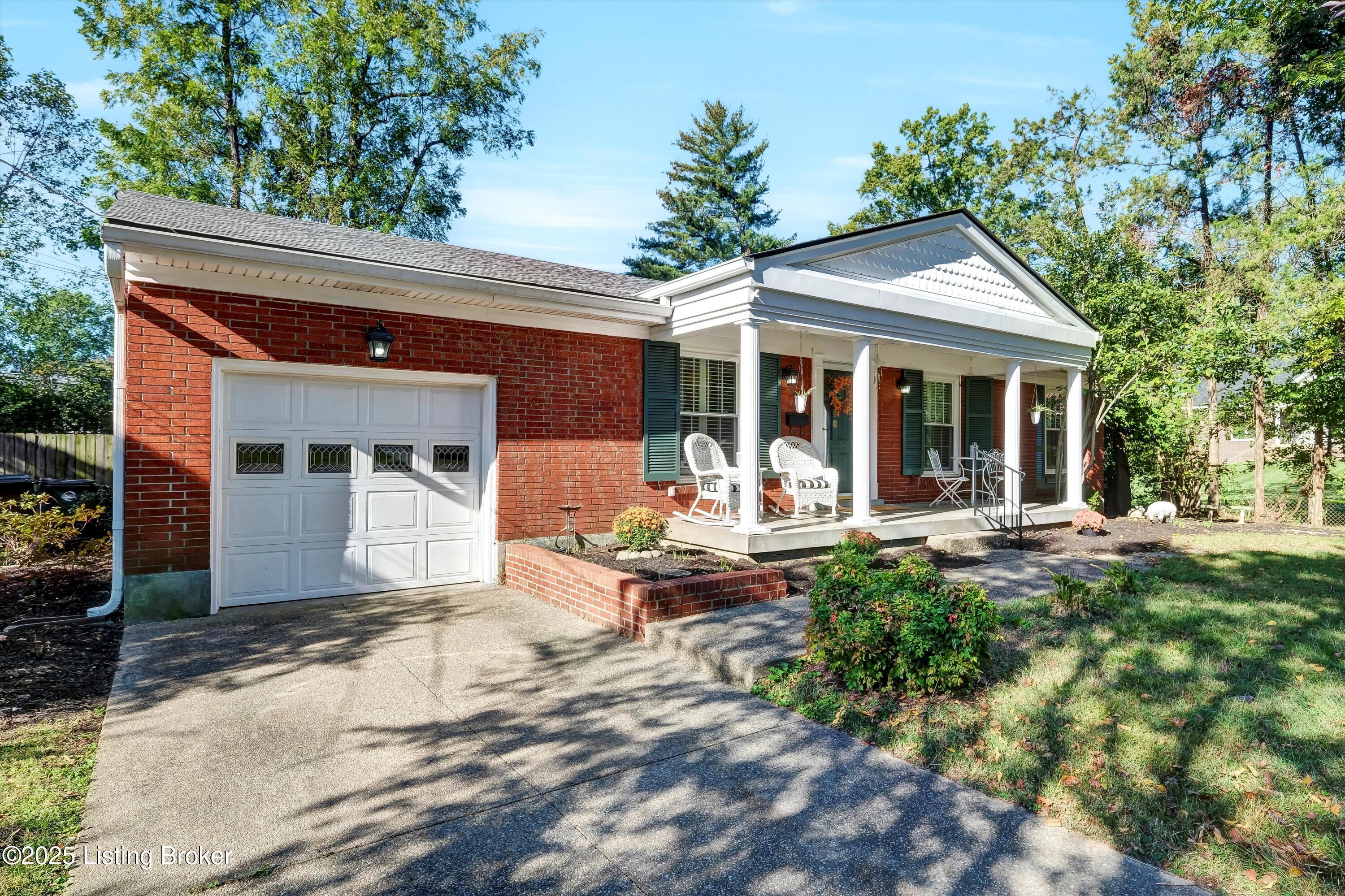 318 Castleview Dr