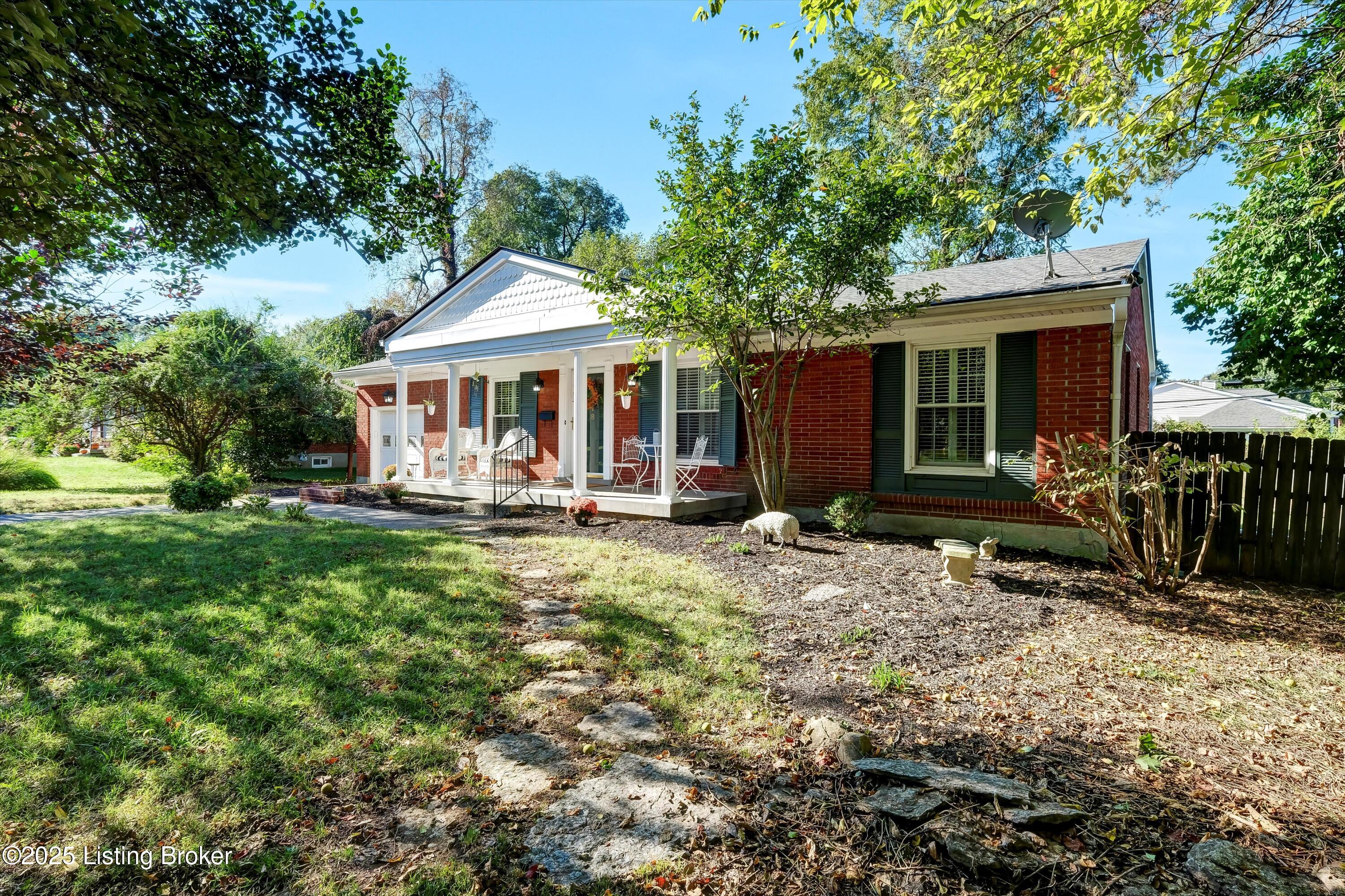 318 Castleview Dr