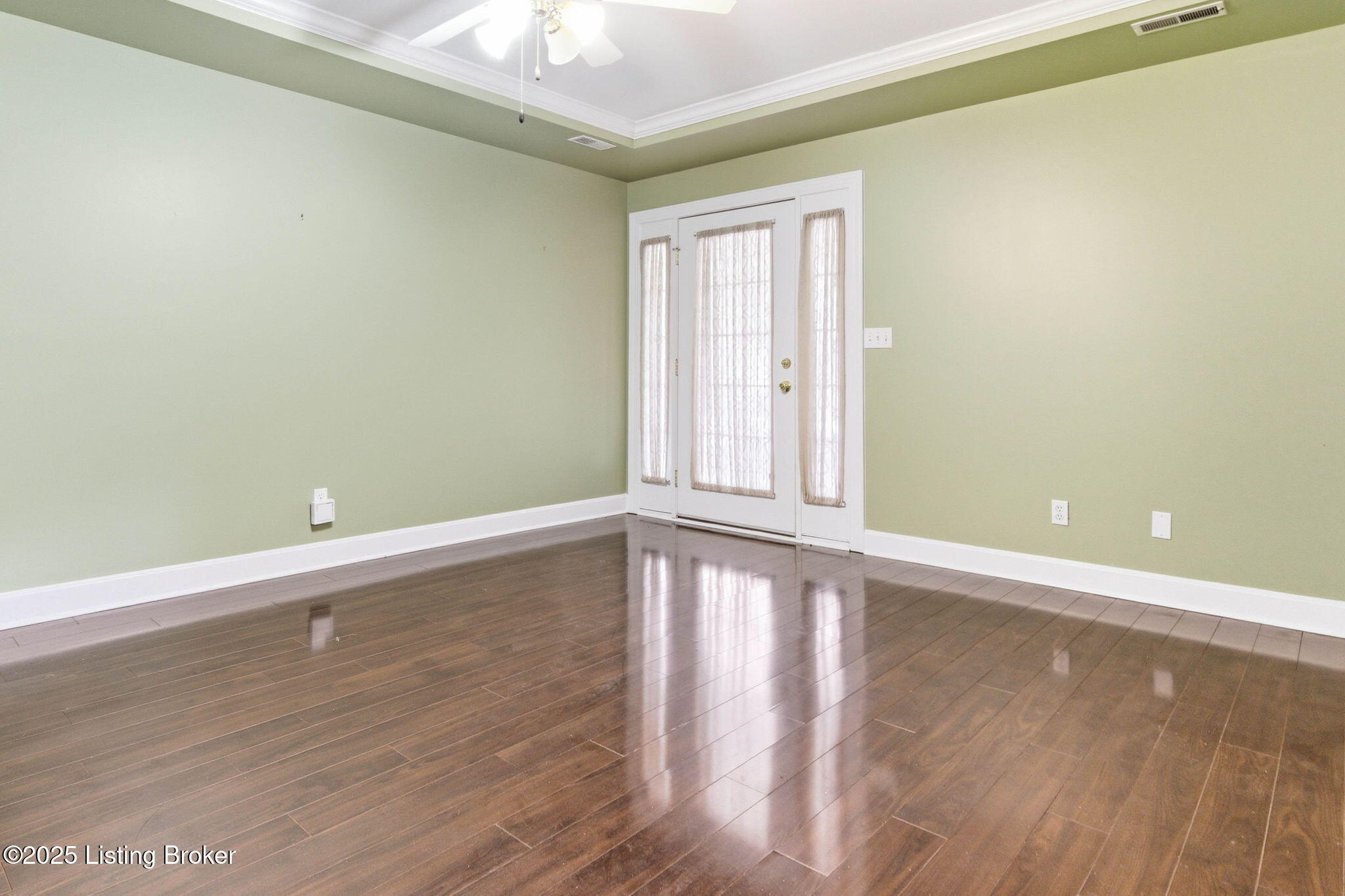 8552 Applegate Village Dr