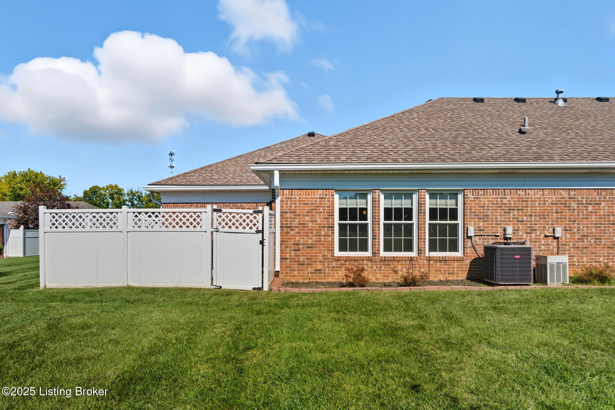 8552 Applegate Village Dr
