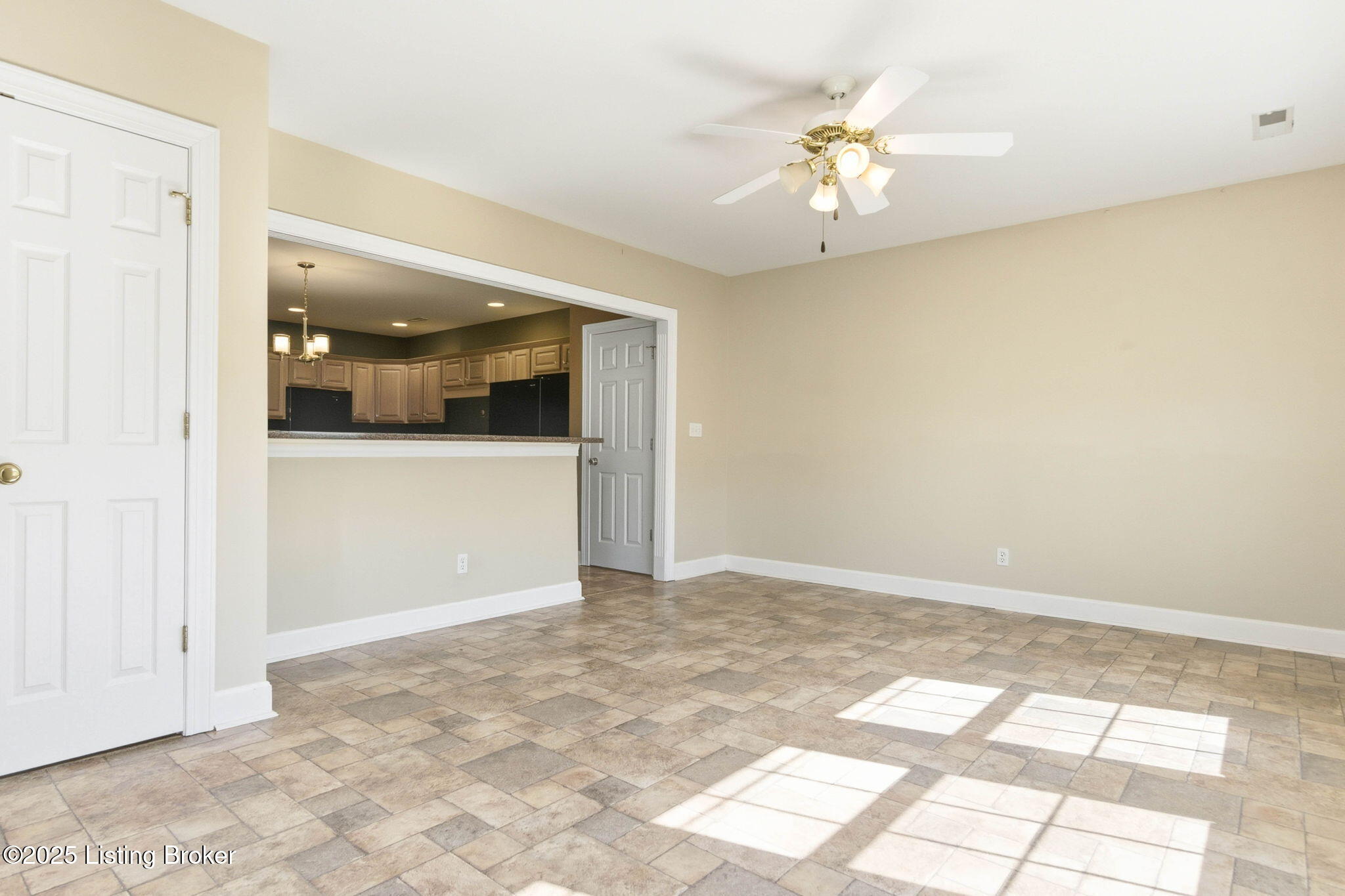 8552 Applegate Village Dr
