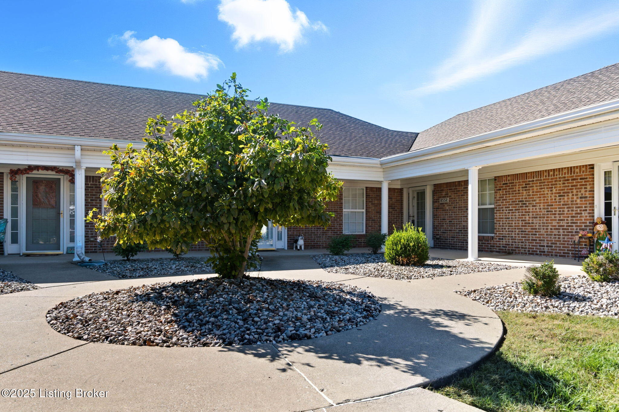 8552 Applegate Village Dr
