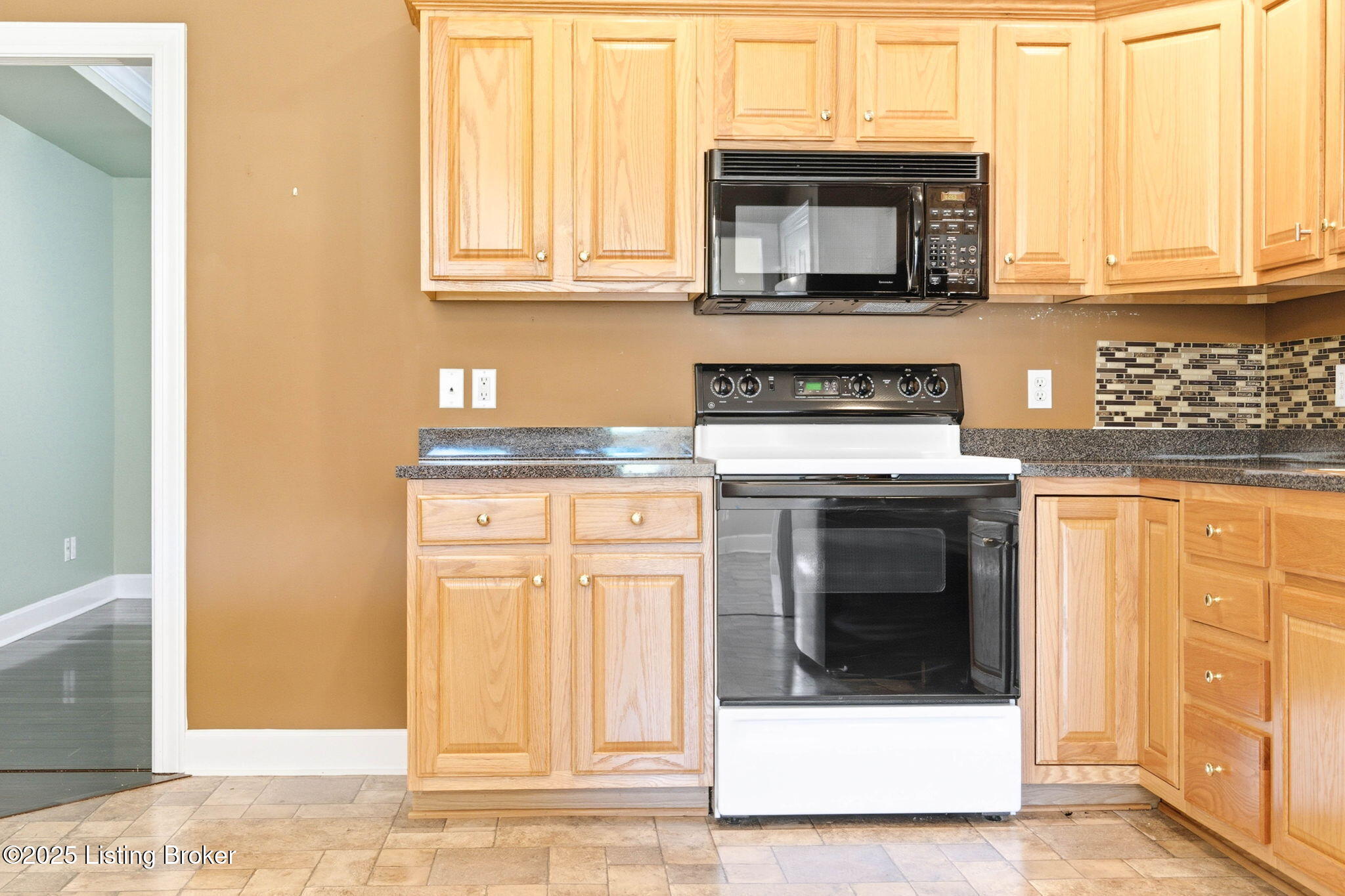 8552 Applegate Village Dr