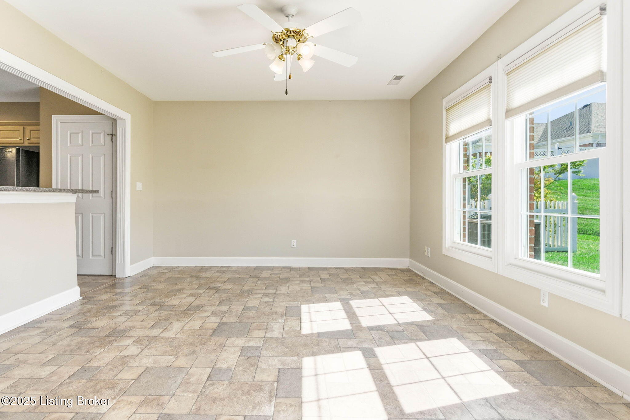 8552 Applegate Village Dr