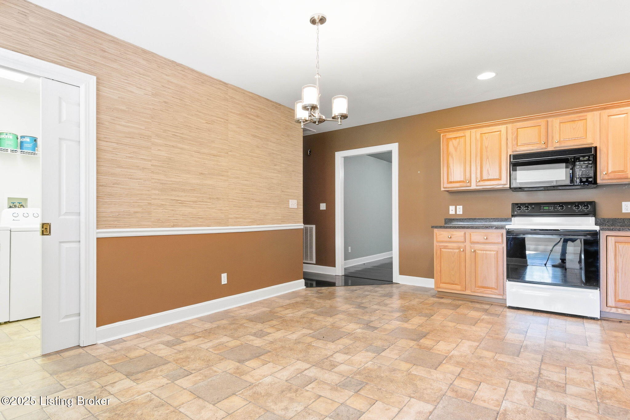 8552 Applegate Village Dr