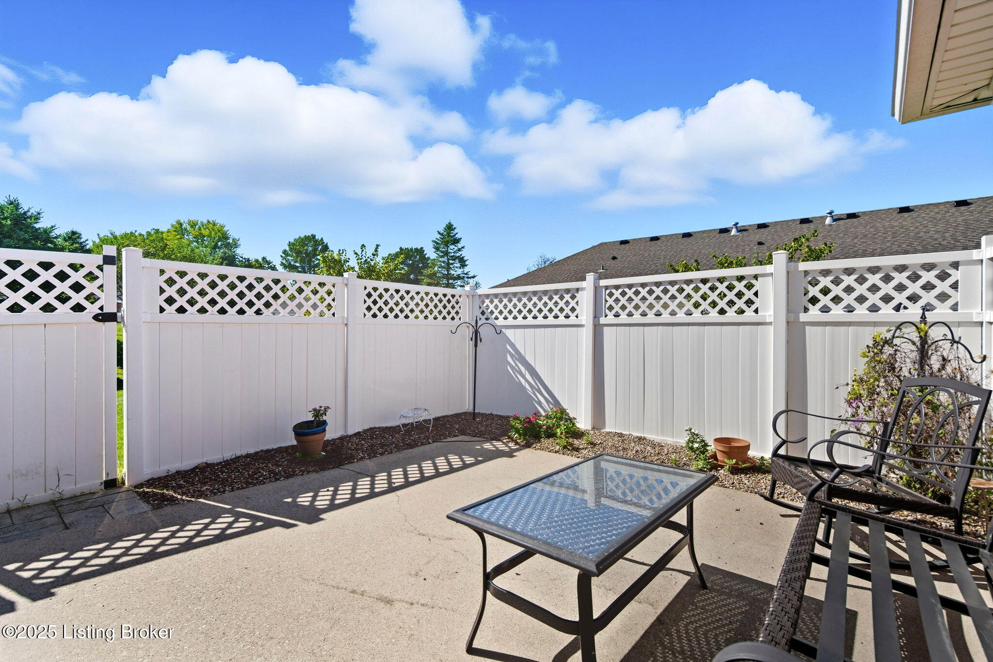 8552 Applegate Village Dr