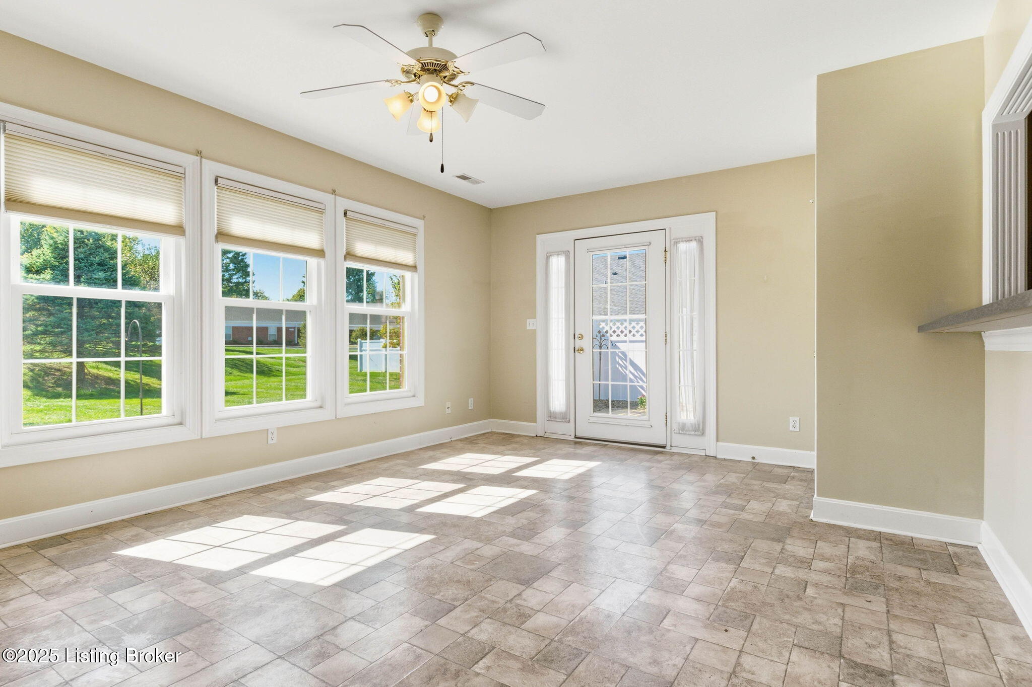 8552 Applegate Village Dr