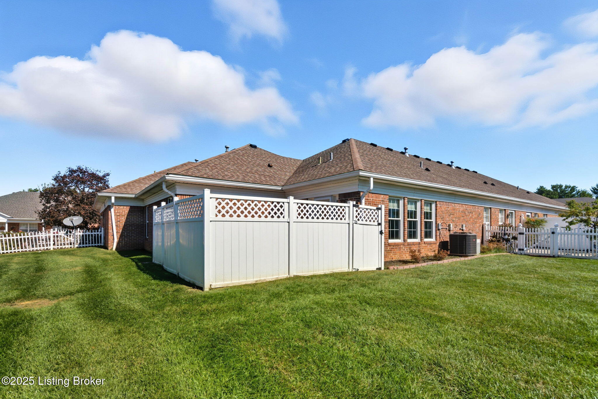 8552 Applegate Village Dr