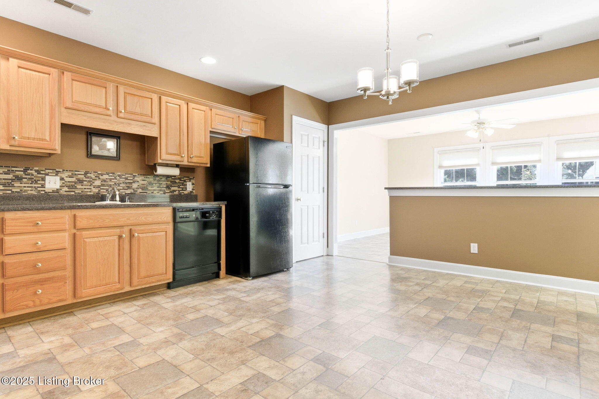 8552 Applegate Village Dr