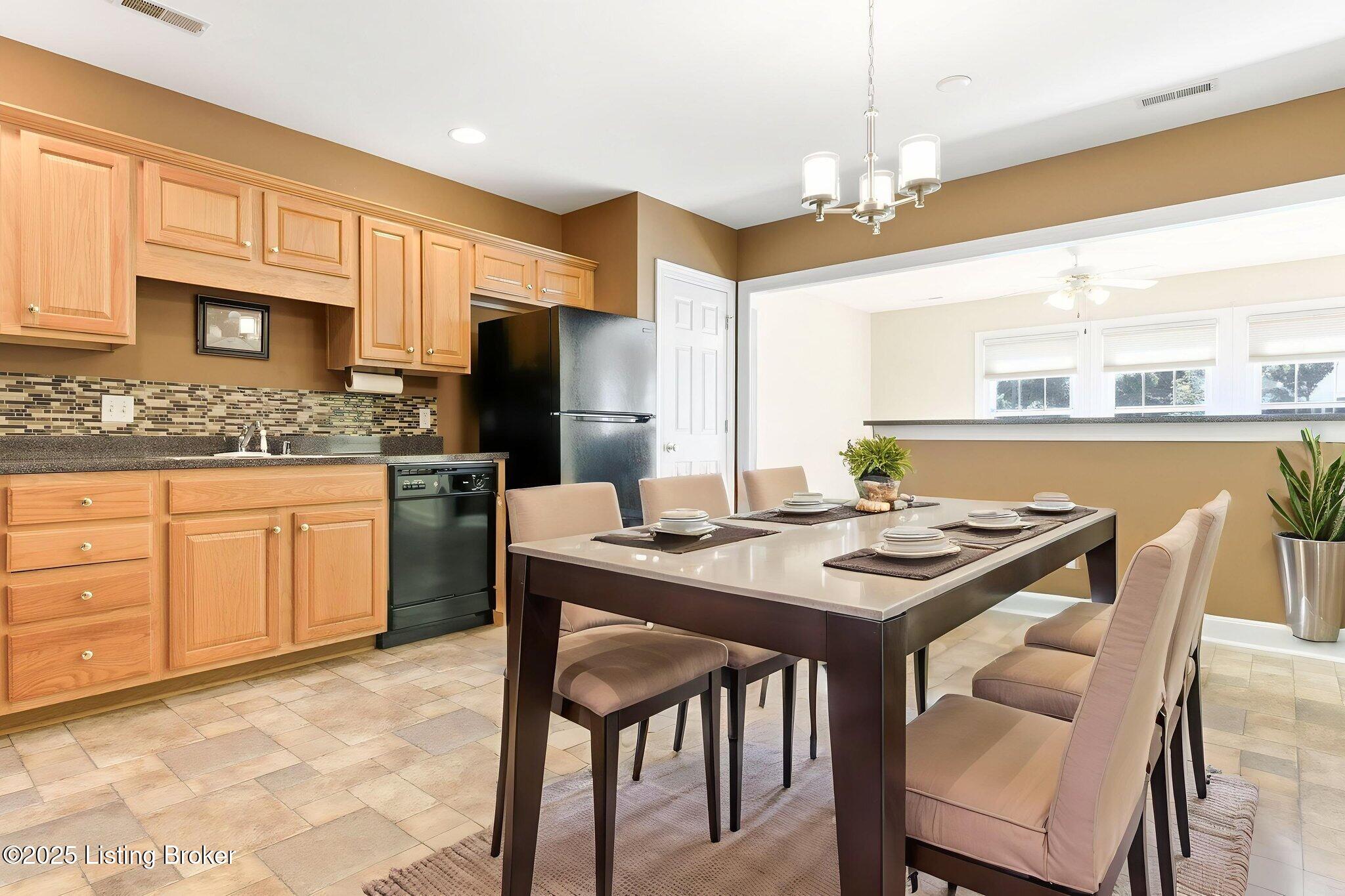 8552 Applegate Village Dr