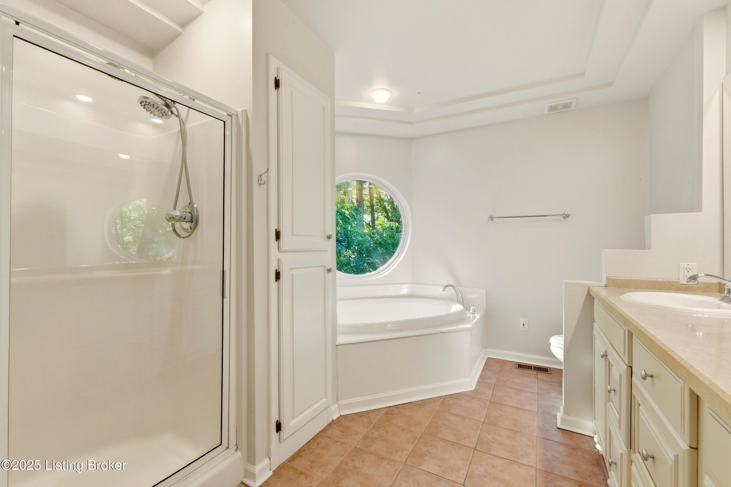 8716 Wooded Trail Ct