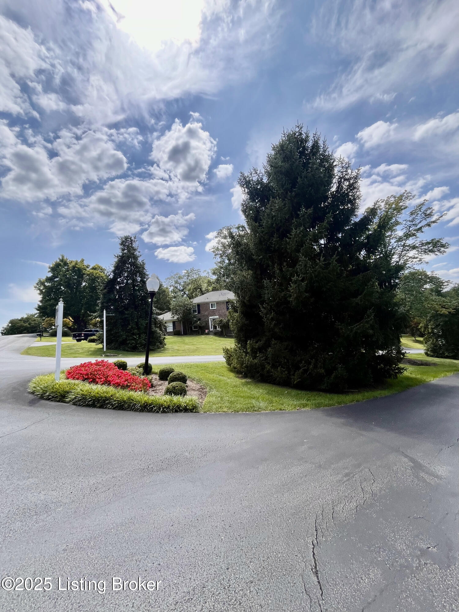 4612 Deepwood Ct