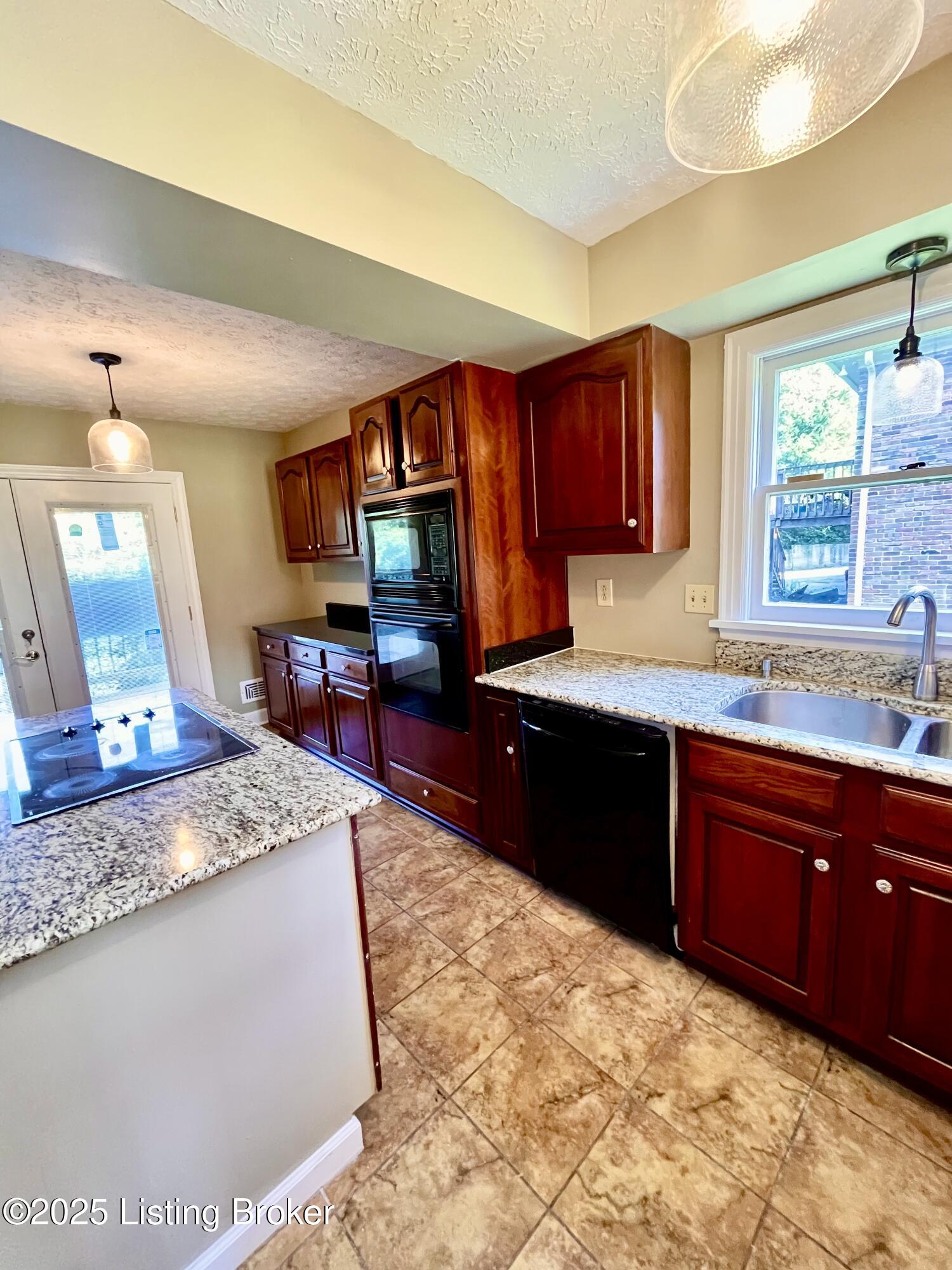 4612 Deepwood Ct