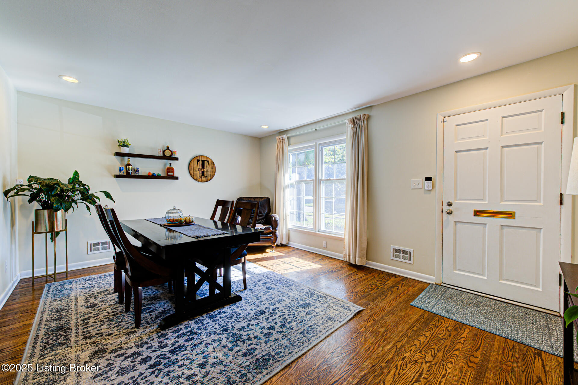 2909 White Plains Rd