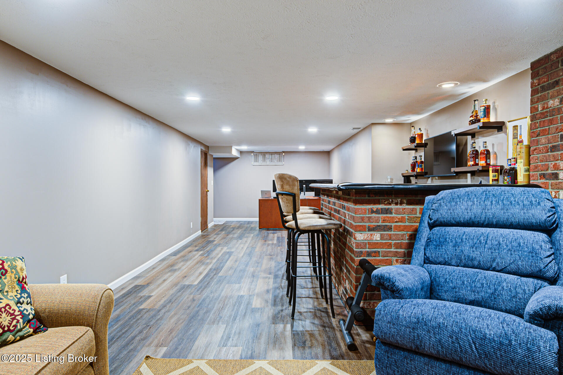 2909 White Plains Rd