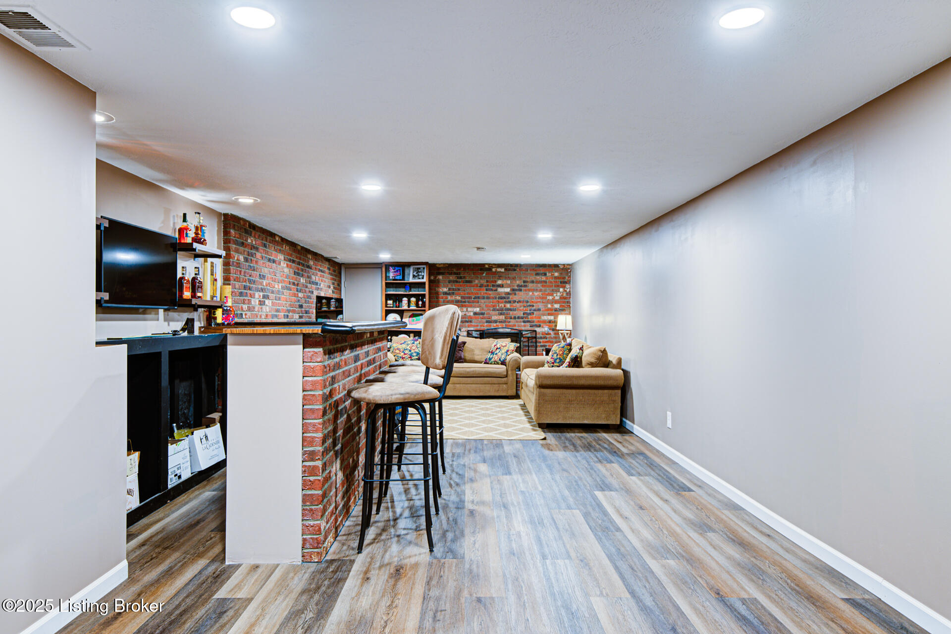 2909 White Plains Rd