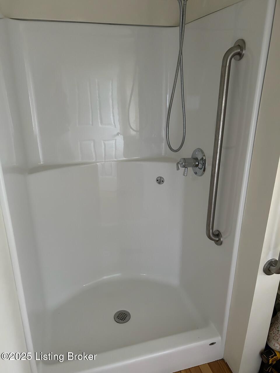 1402 Main St