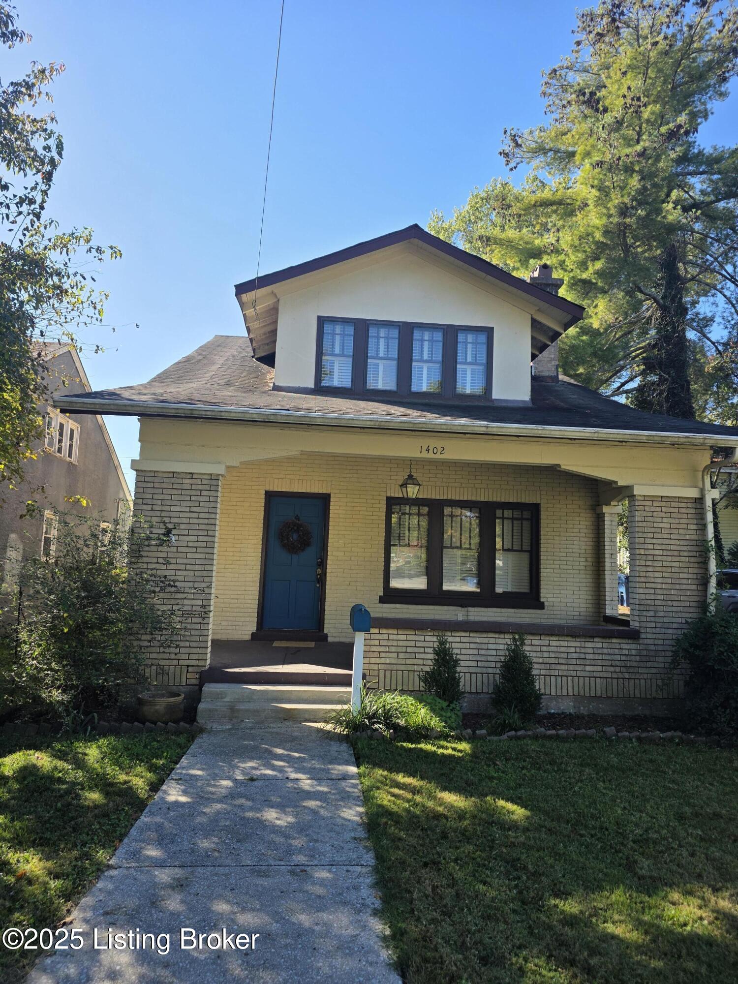1402 Main St