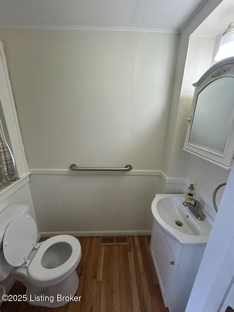1402 Main St