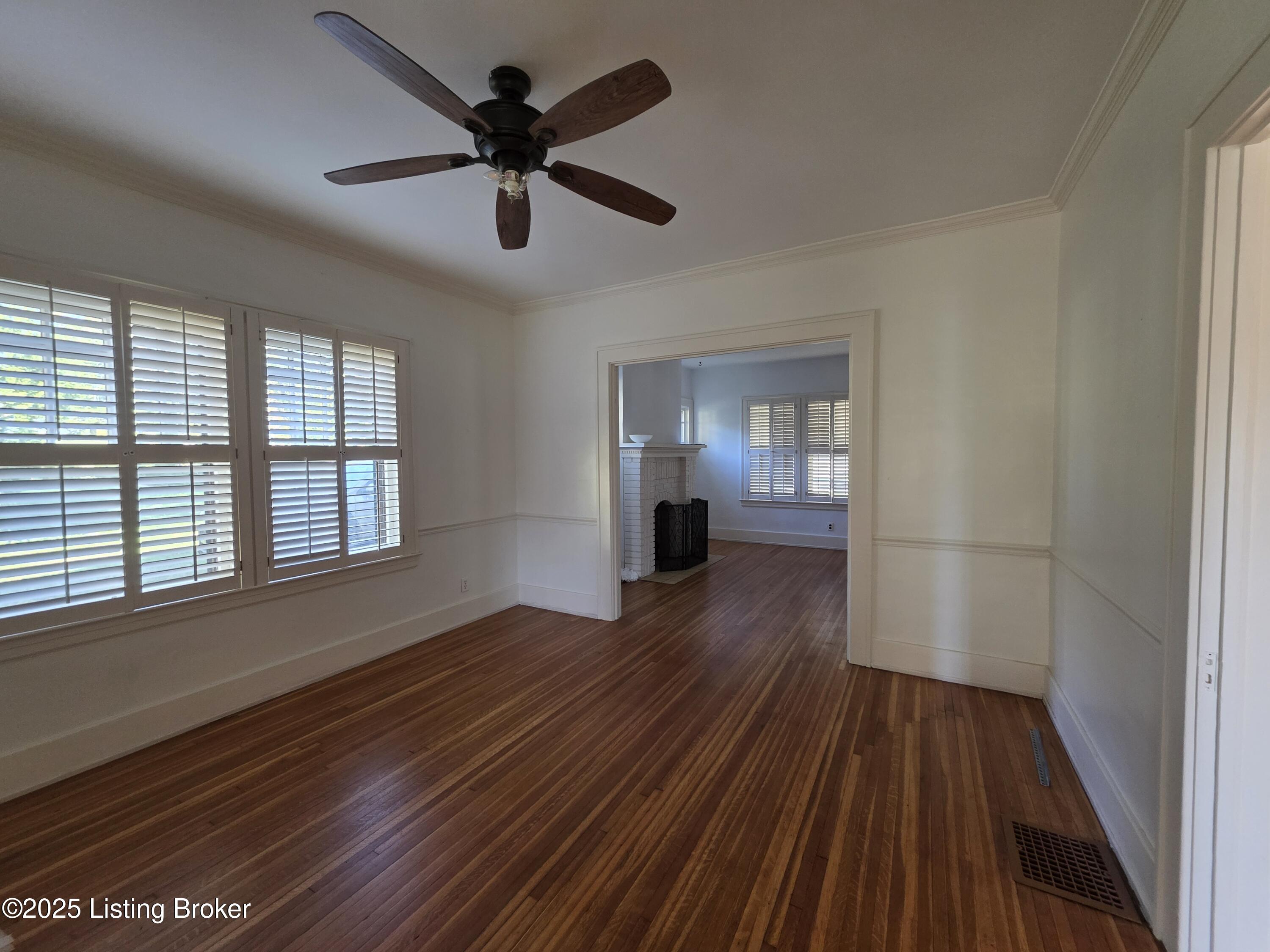 1402 Main St
