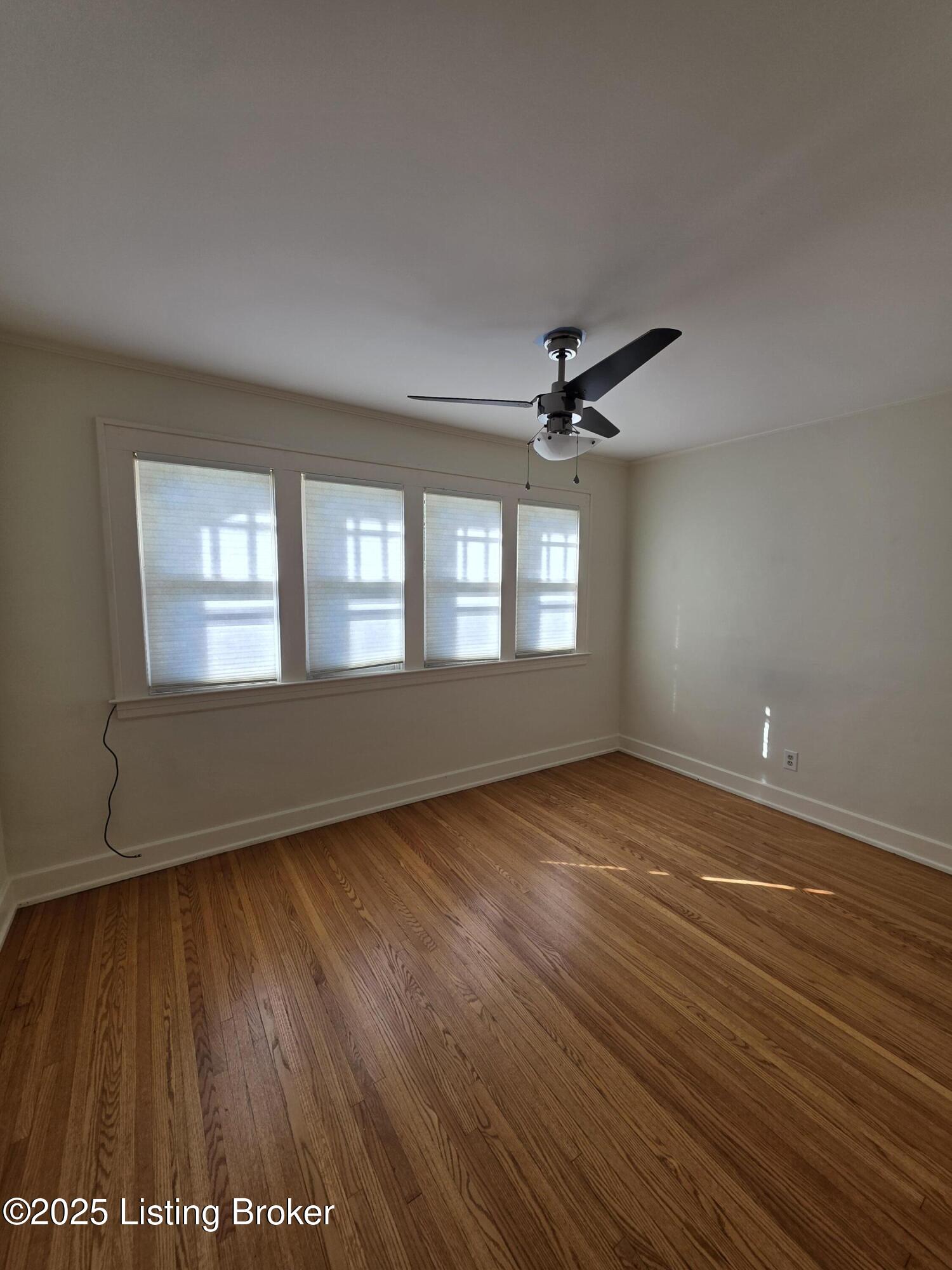 1402 Main St