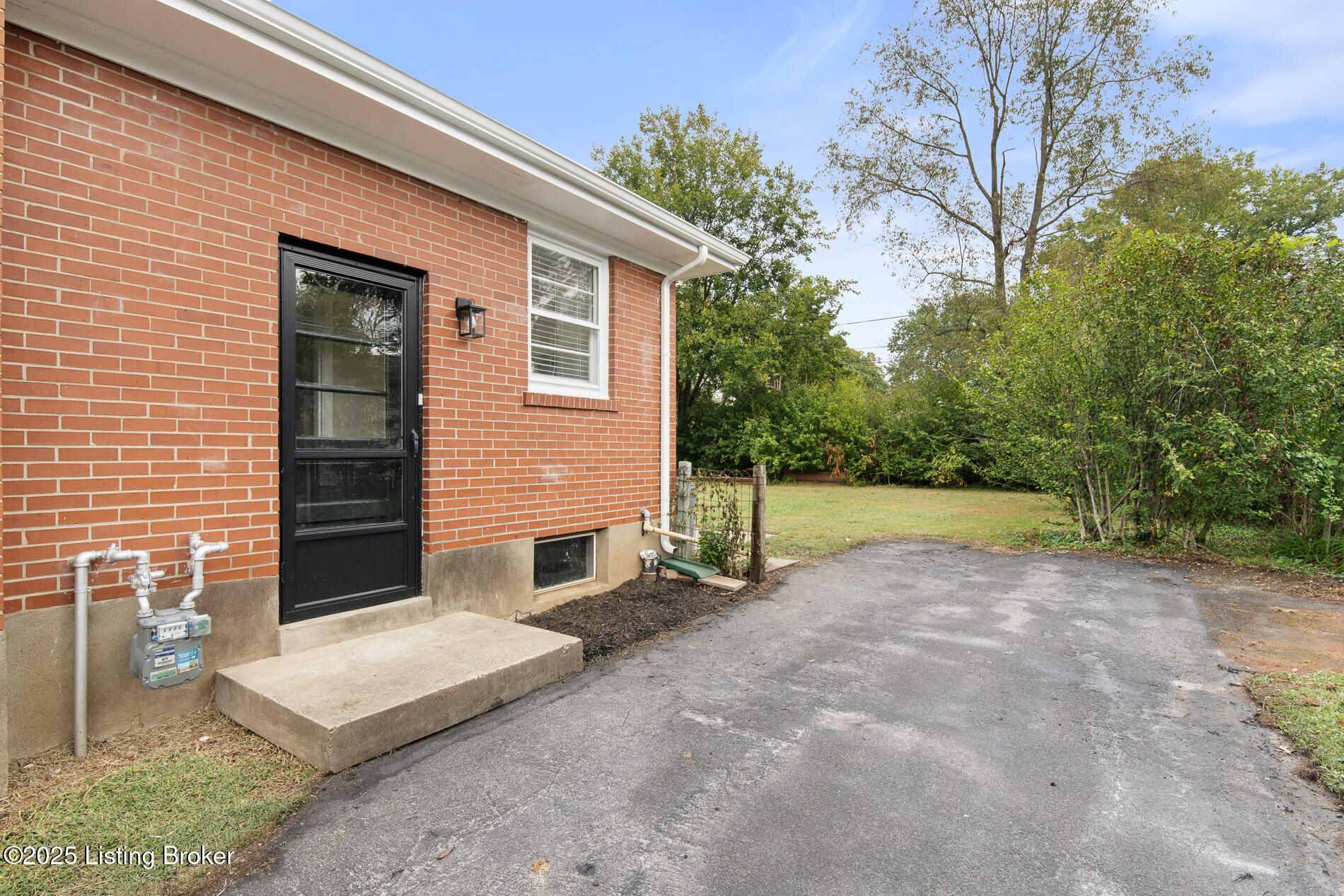 3717 Youngwood Rd
