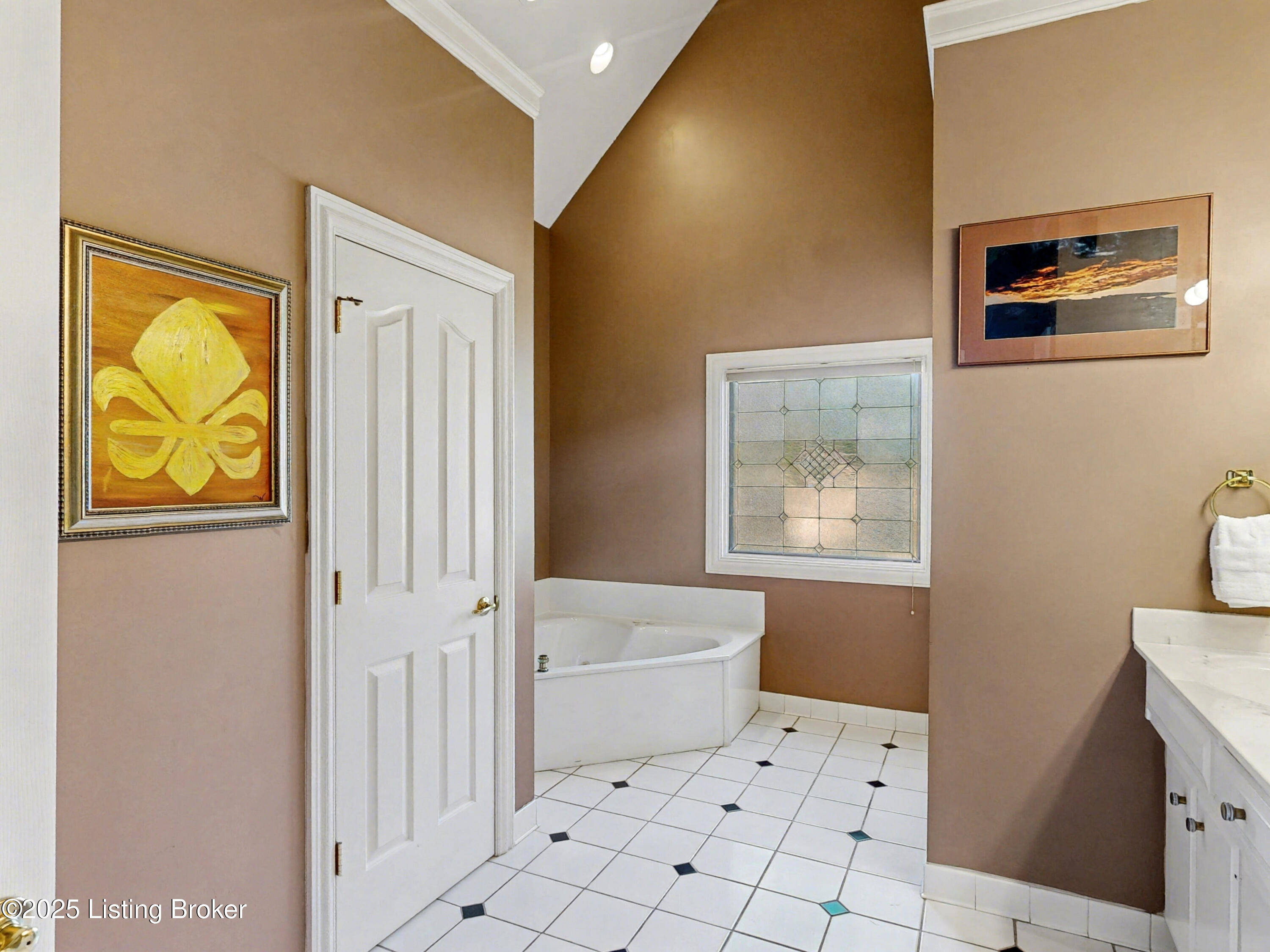 10710 Elder Ln