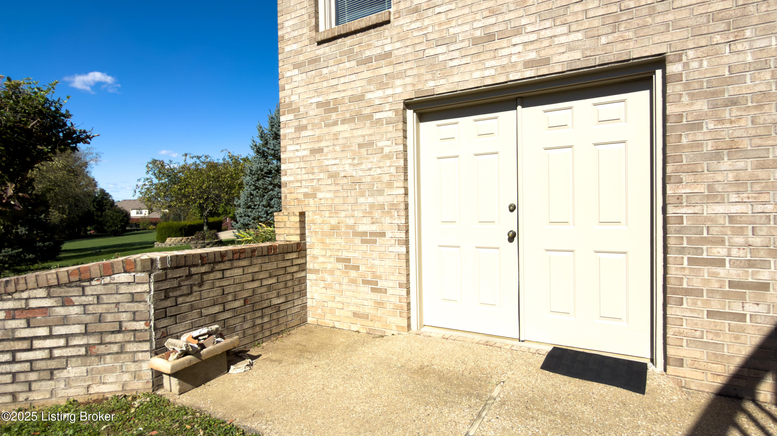 10710 Elder Ln