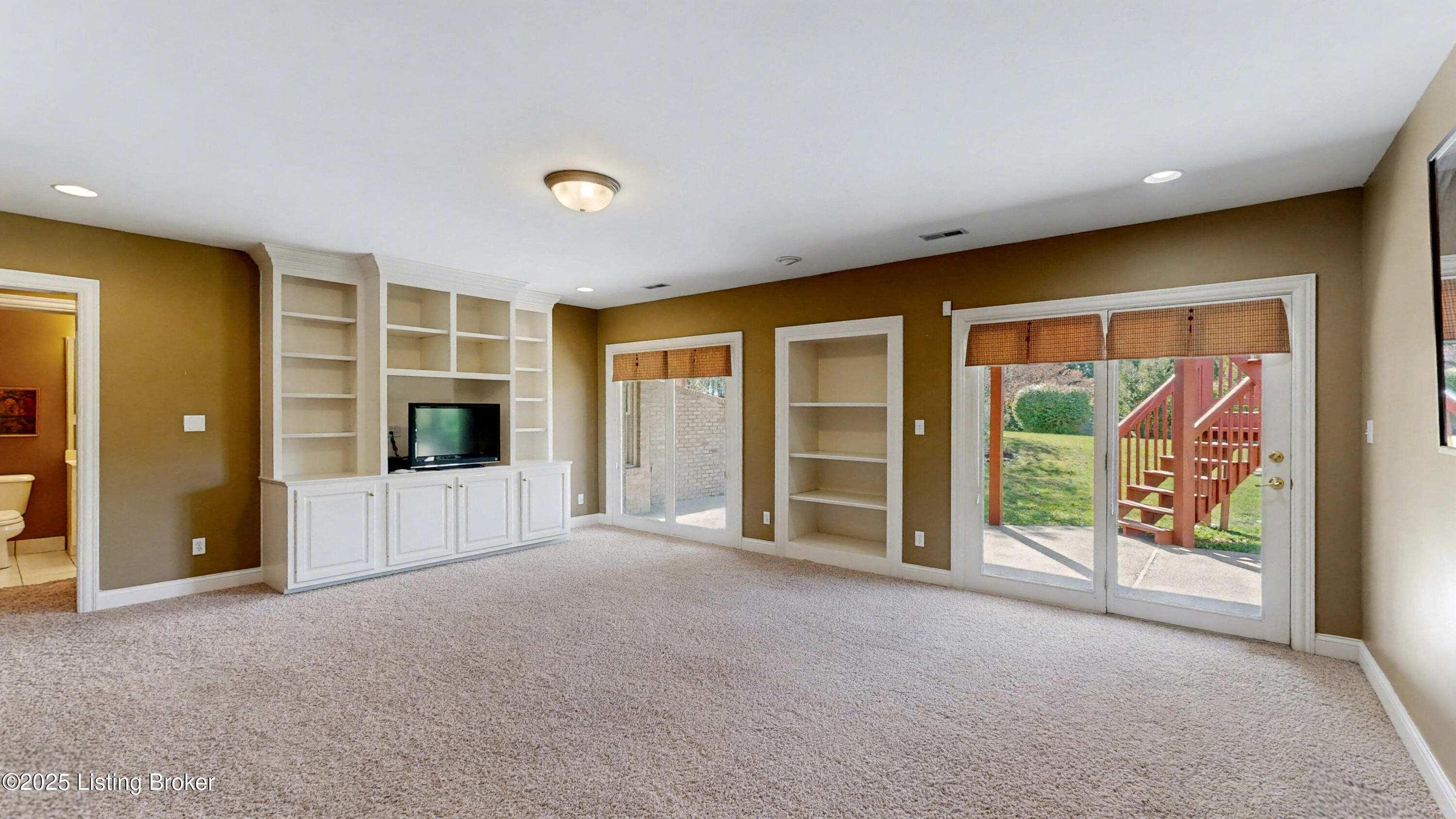 10710 Elder Ln