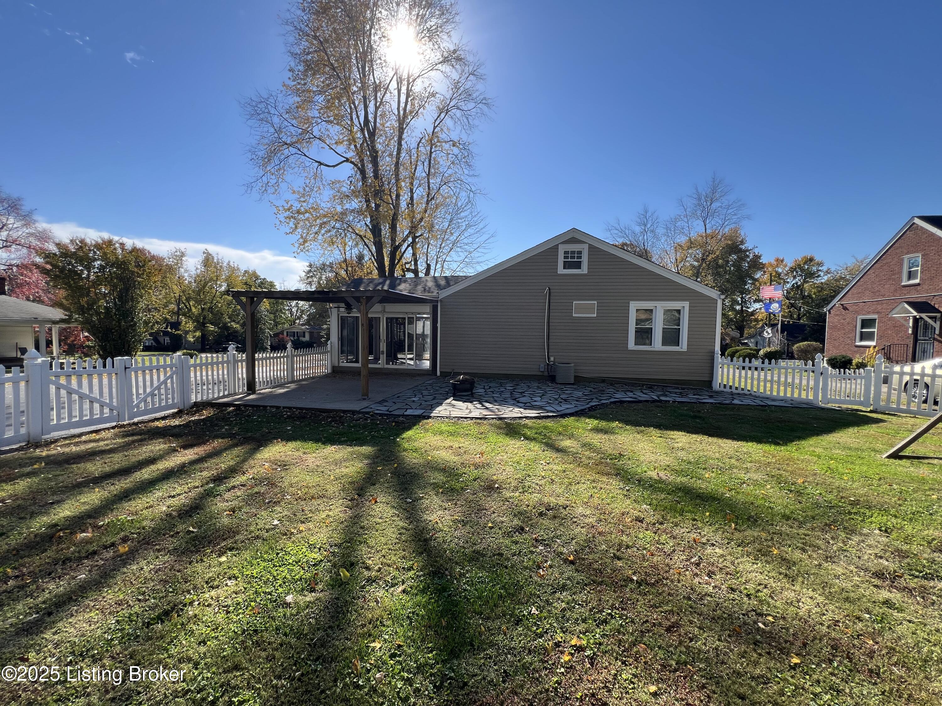 813 Palatka Rd