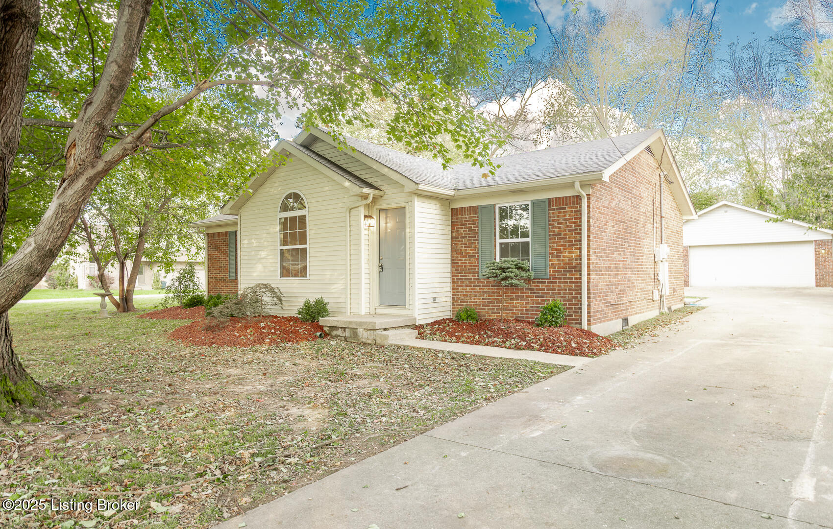 114 Butterfly Ln