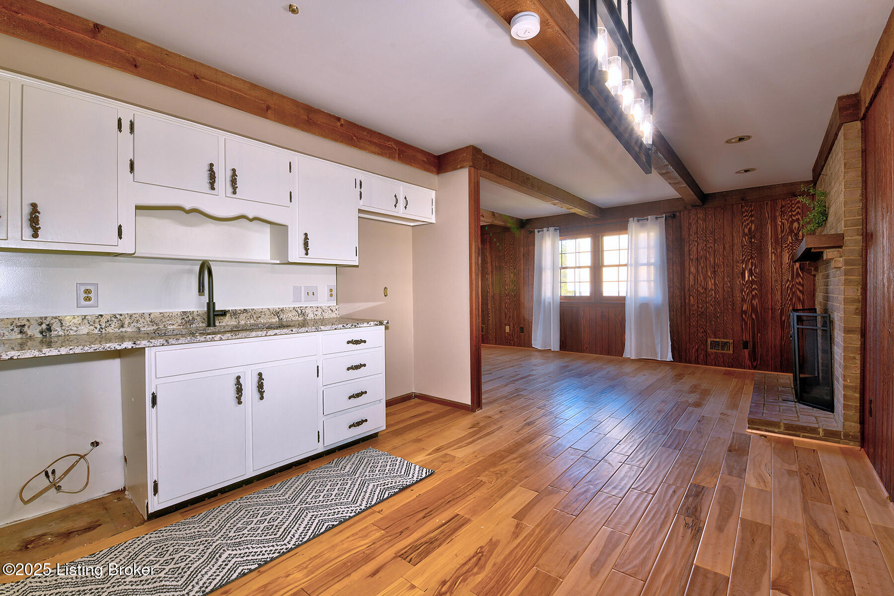 8203 Huntsman Trail