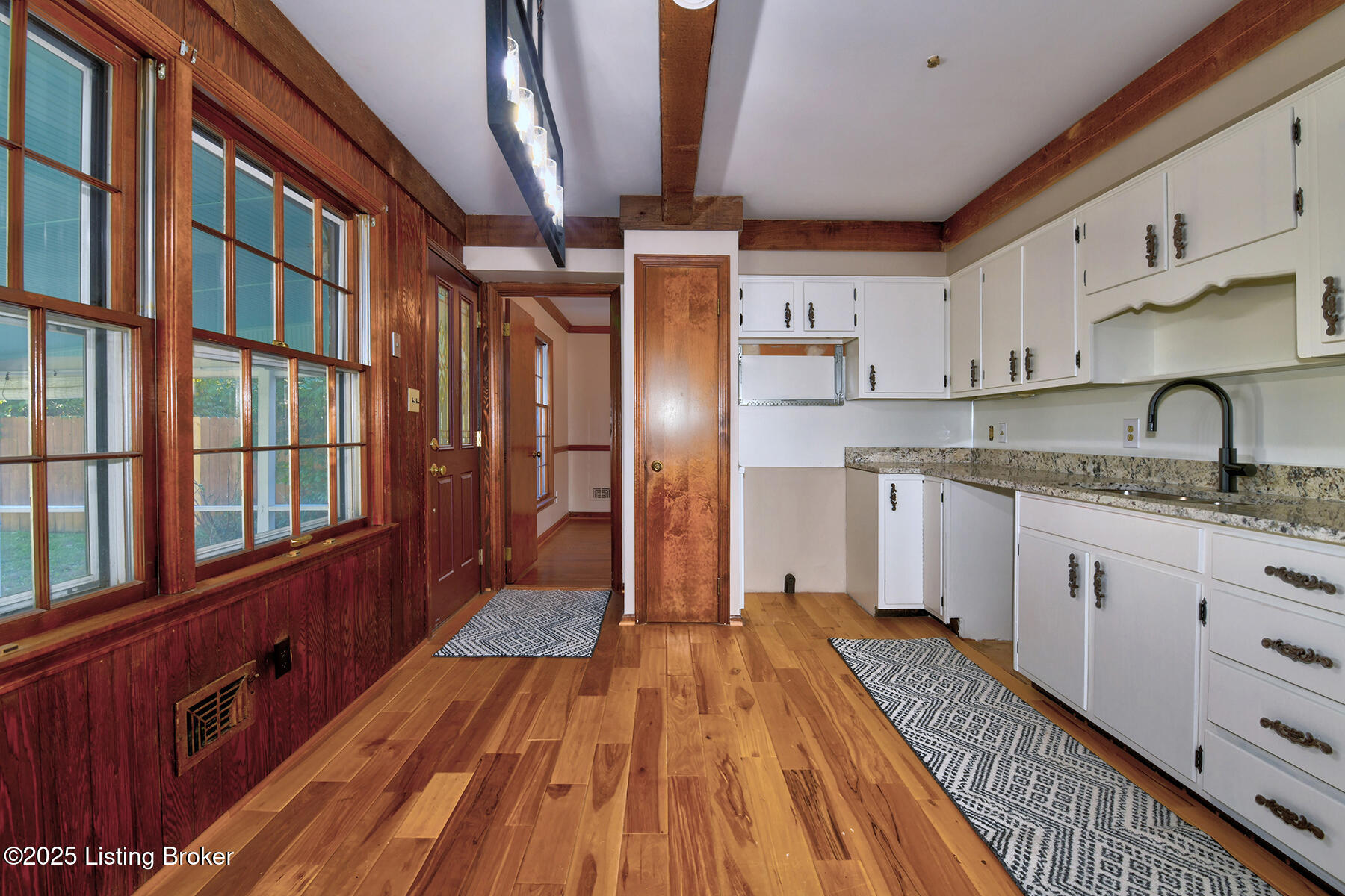8203 Huntsman Trail
